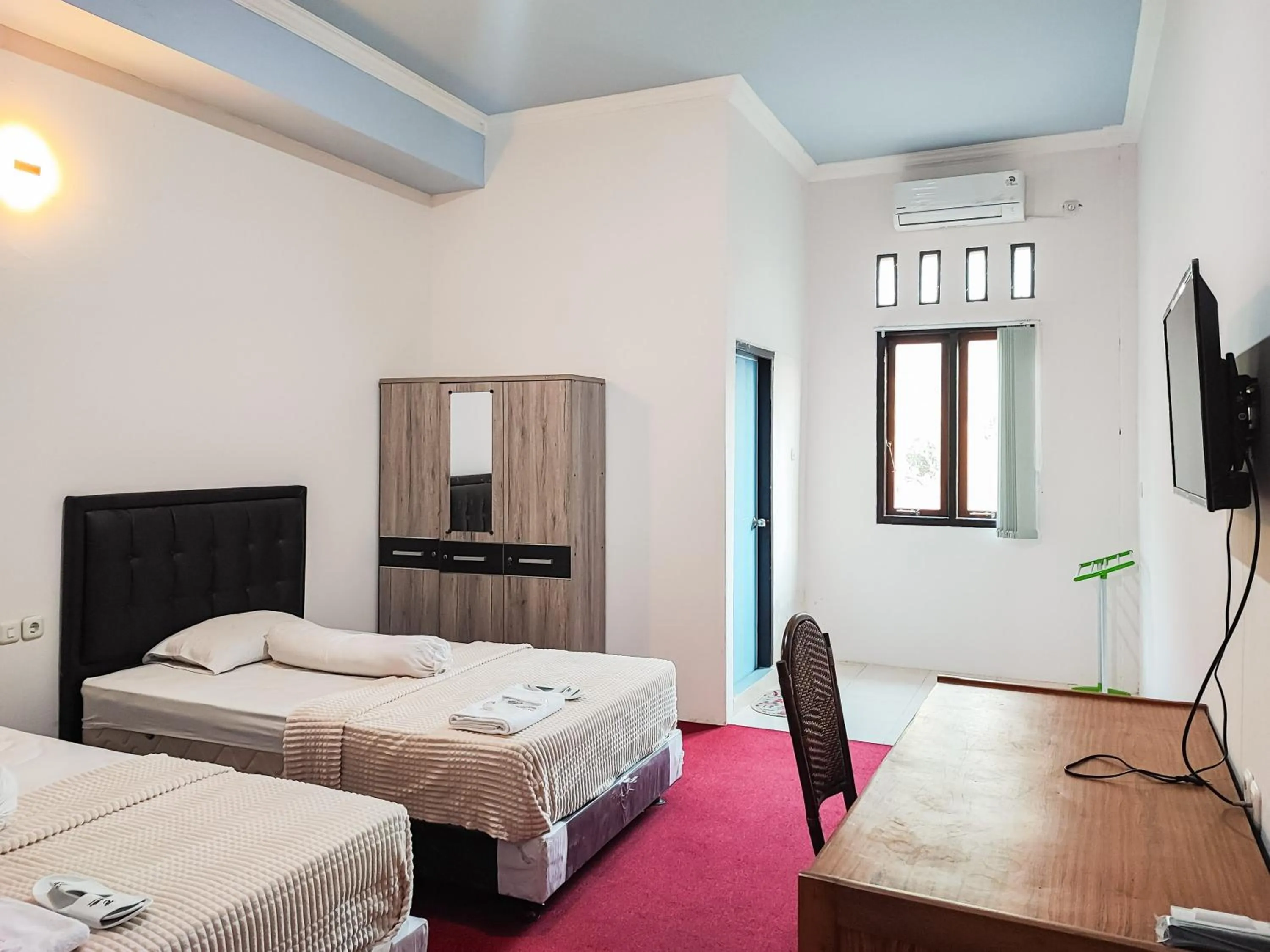 Bed in RedDoorz Plus Syariah near Simpang Rimbo Jambi 2