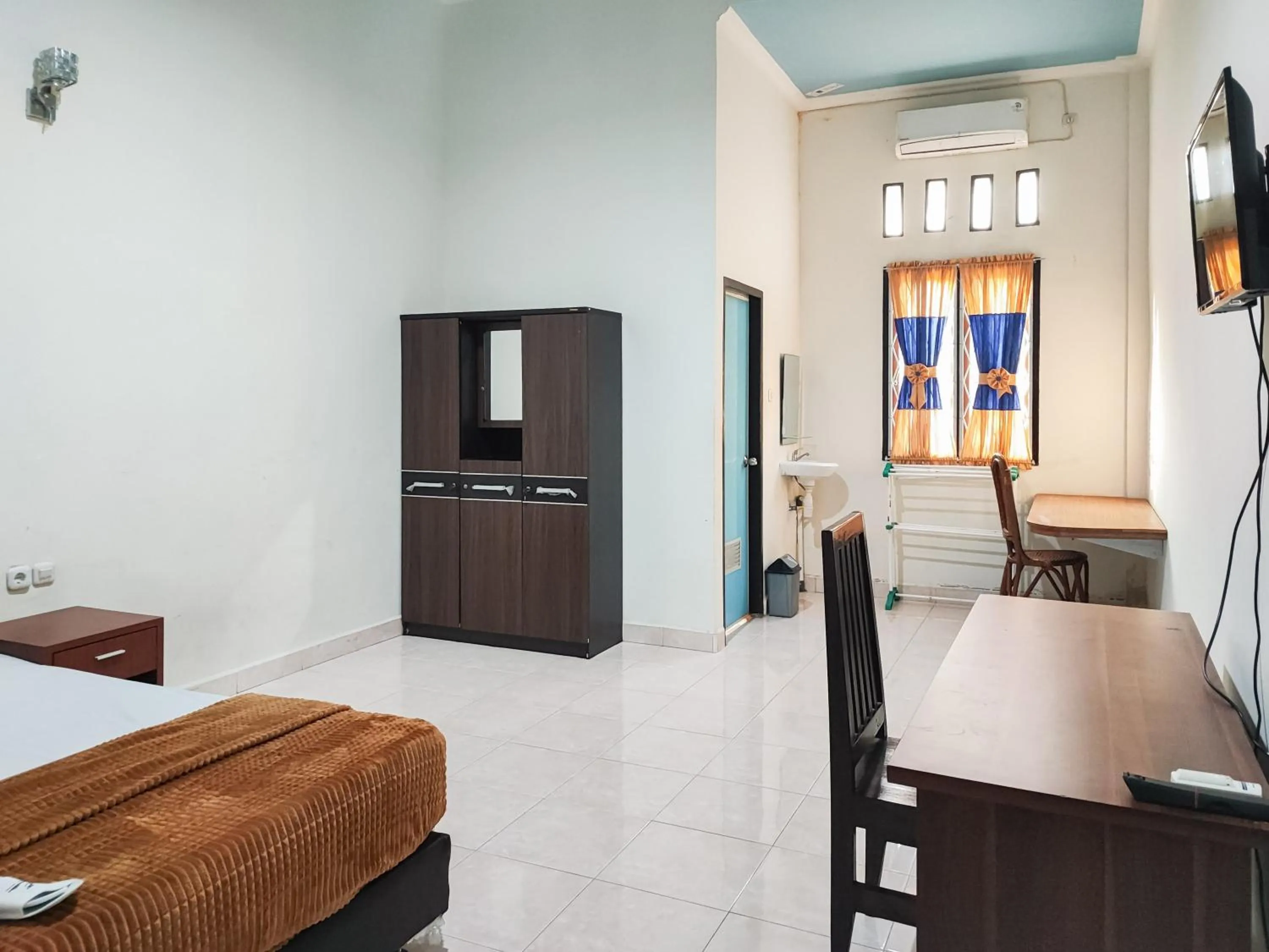 Bed in RedDoorz Plus Syariah near Simpang Rimbo Jambi 2