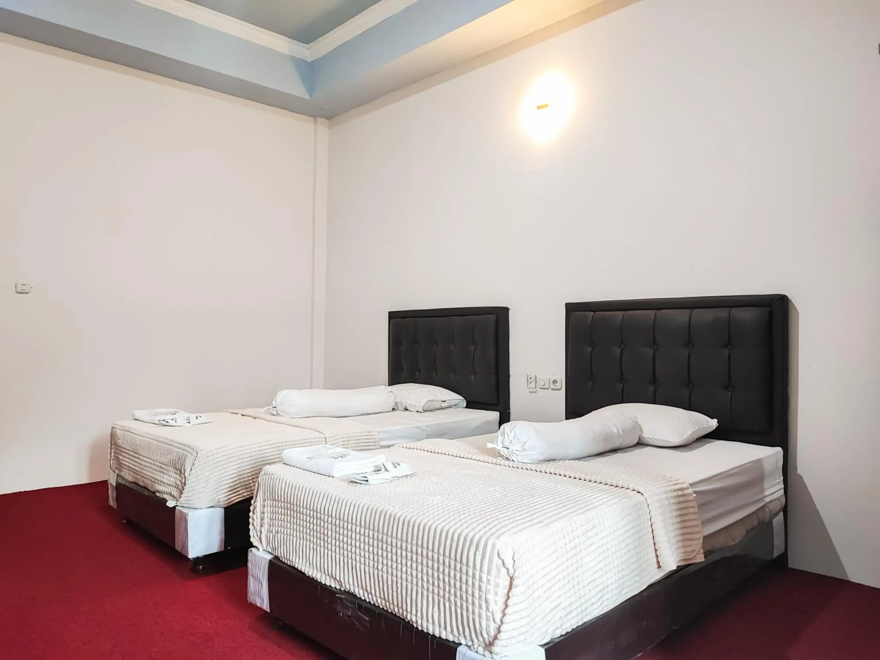 Twin Room in RedDoorz Plus Syariah near Simpang Rimbo Jambi Twin Room in RedDoorz Plus Syariah near Simpang Rimbo Jambi