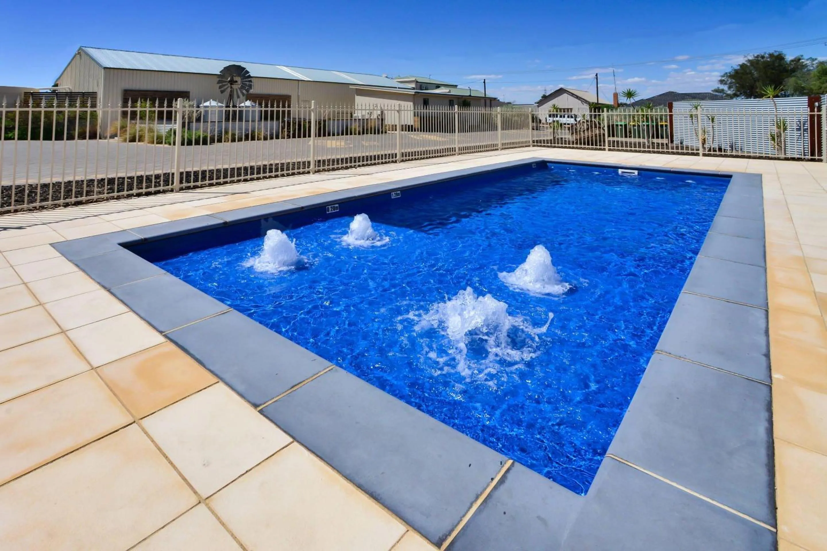 Swimming pool in Comfort Inn & Suites Augusta Westside