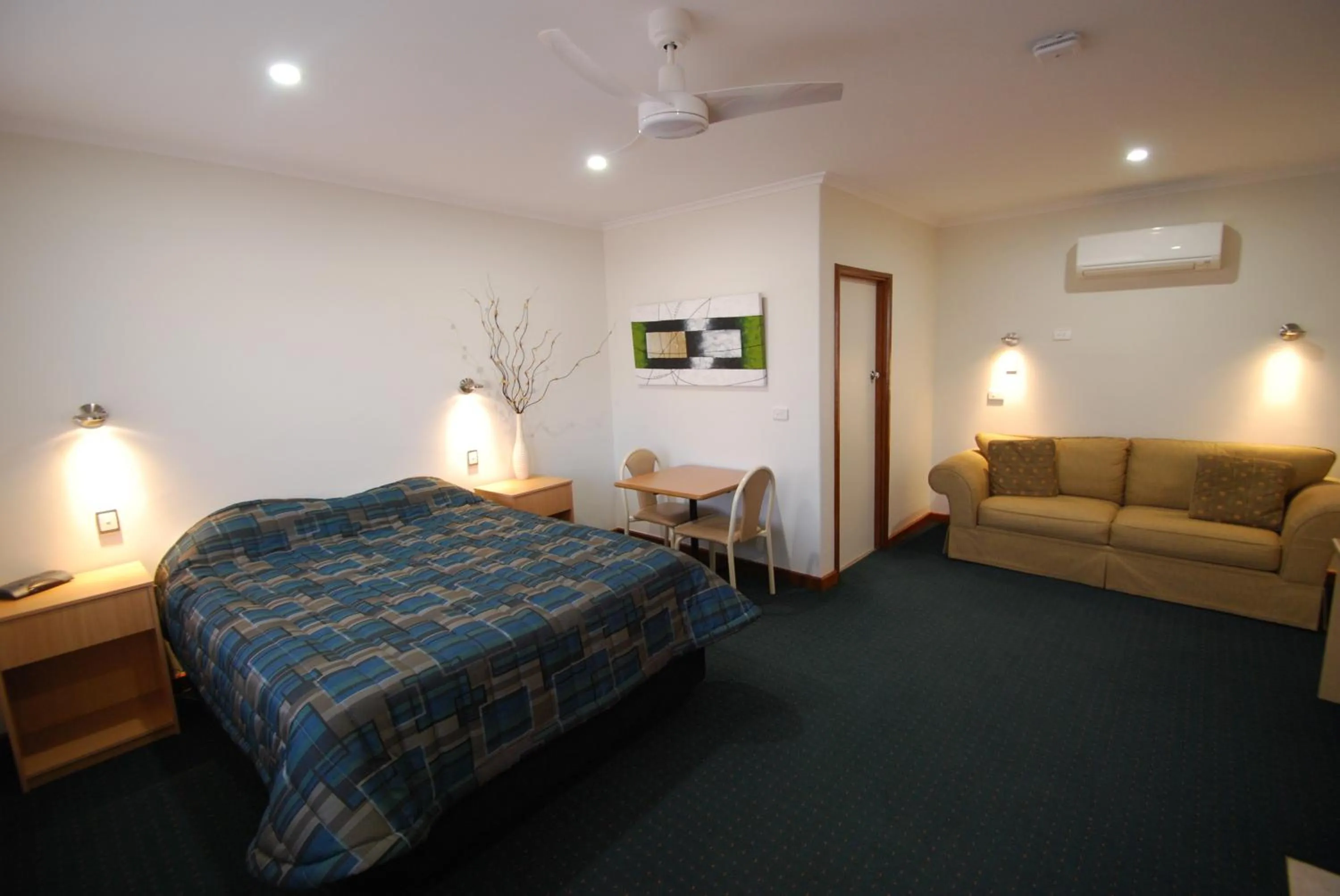 Photo of the whole room, Bed in Comfort Inn & Suites Augusta Westside