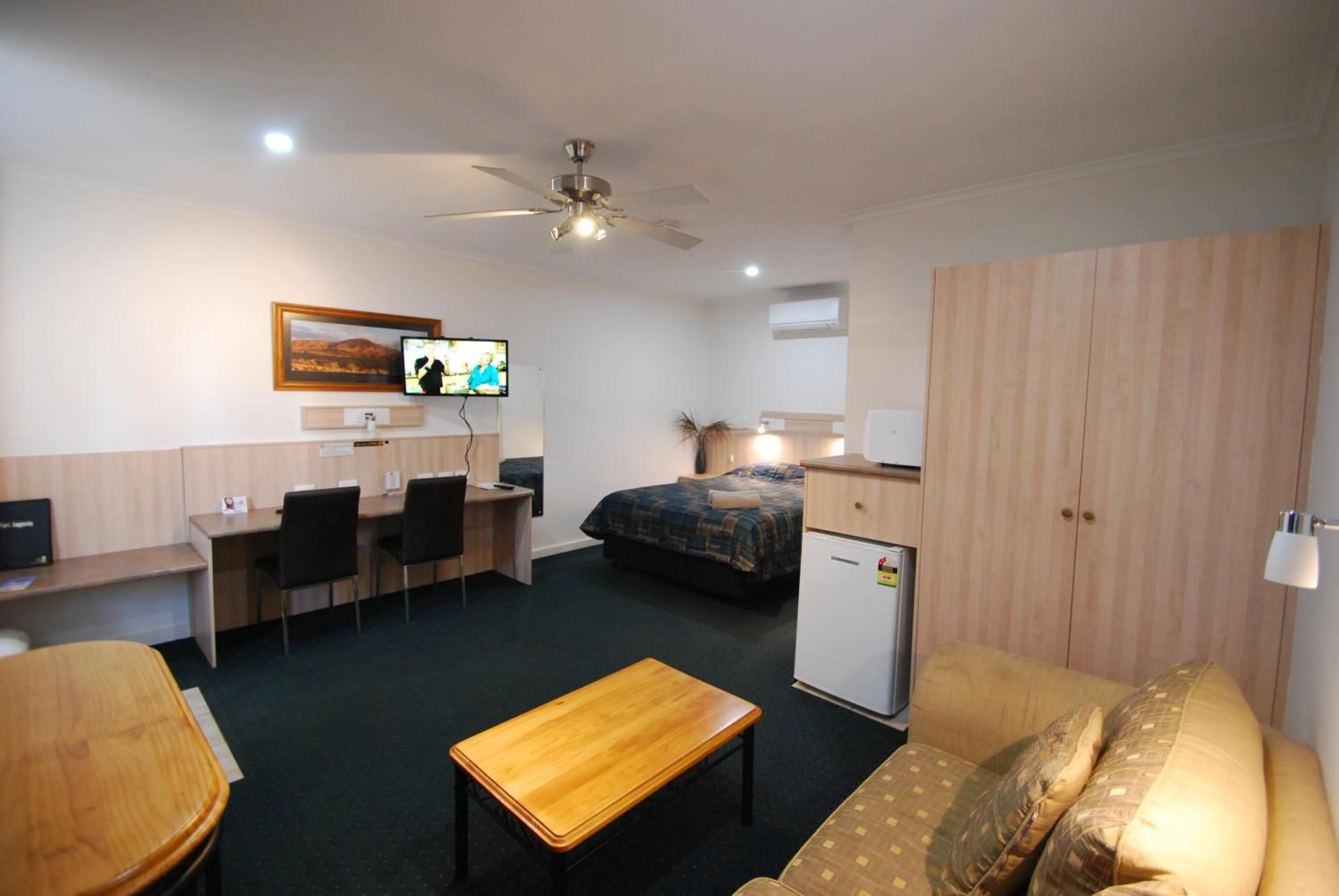 Photo of the whole room, Bed in Comfort Inn & Suites Augusta Westside