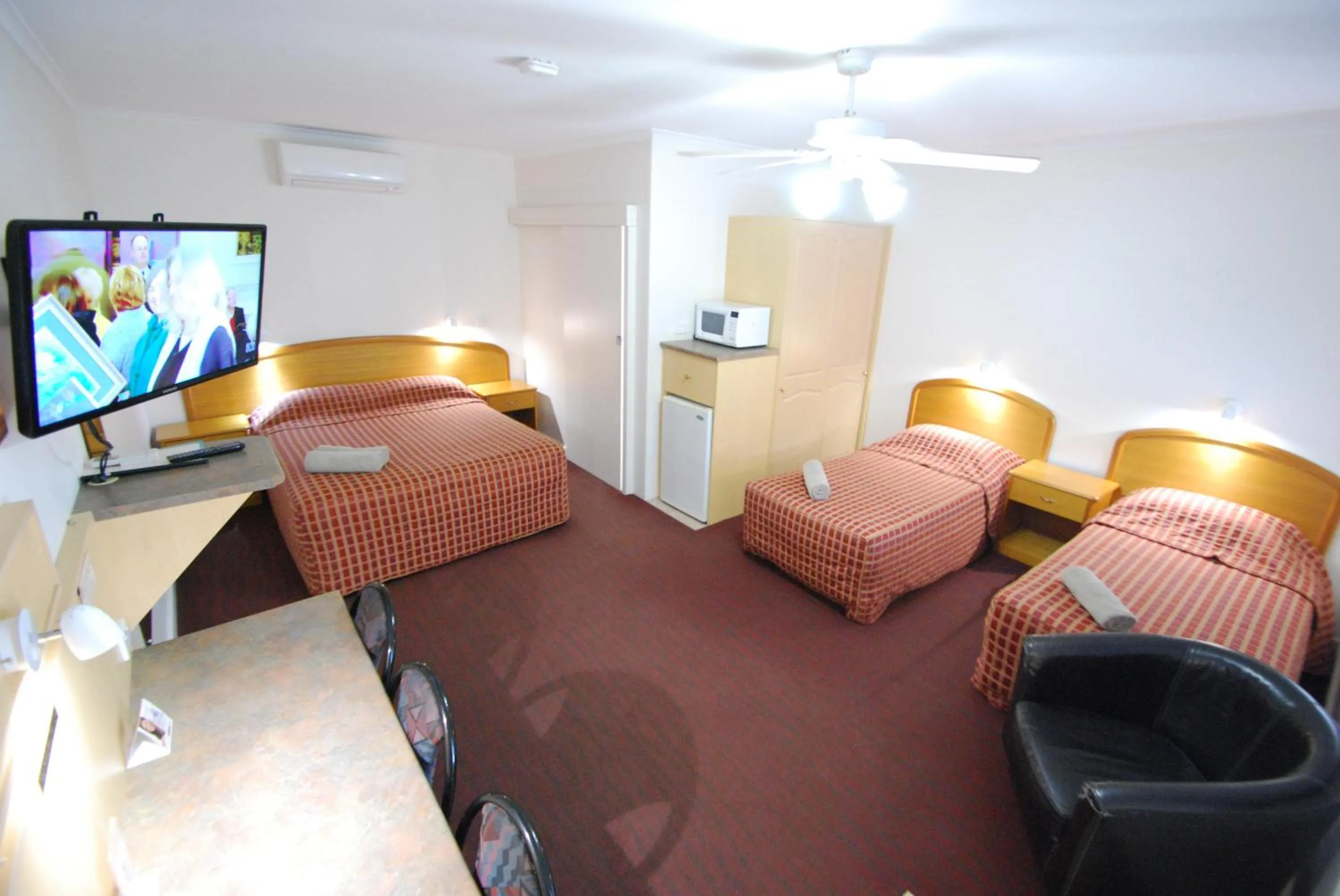 Photo of the whole room, Bed in Comfort Inn & Suites Augusta Westside