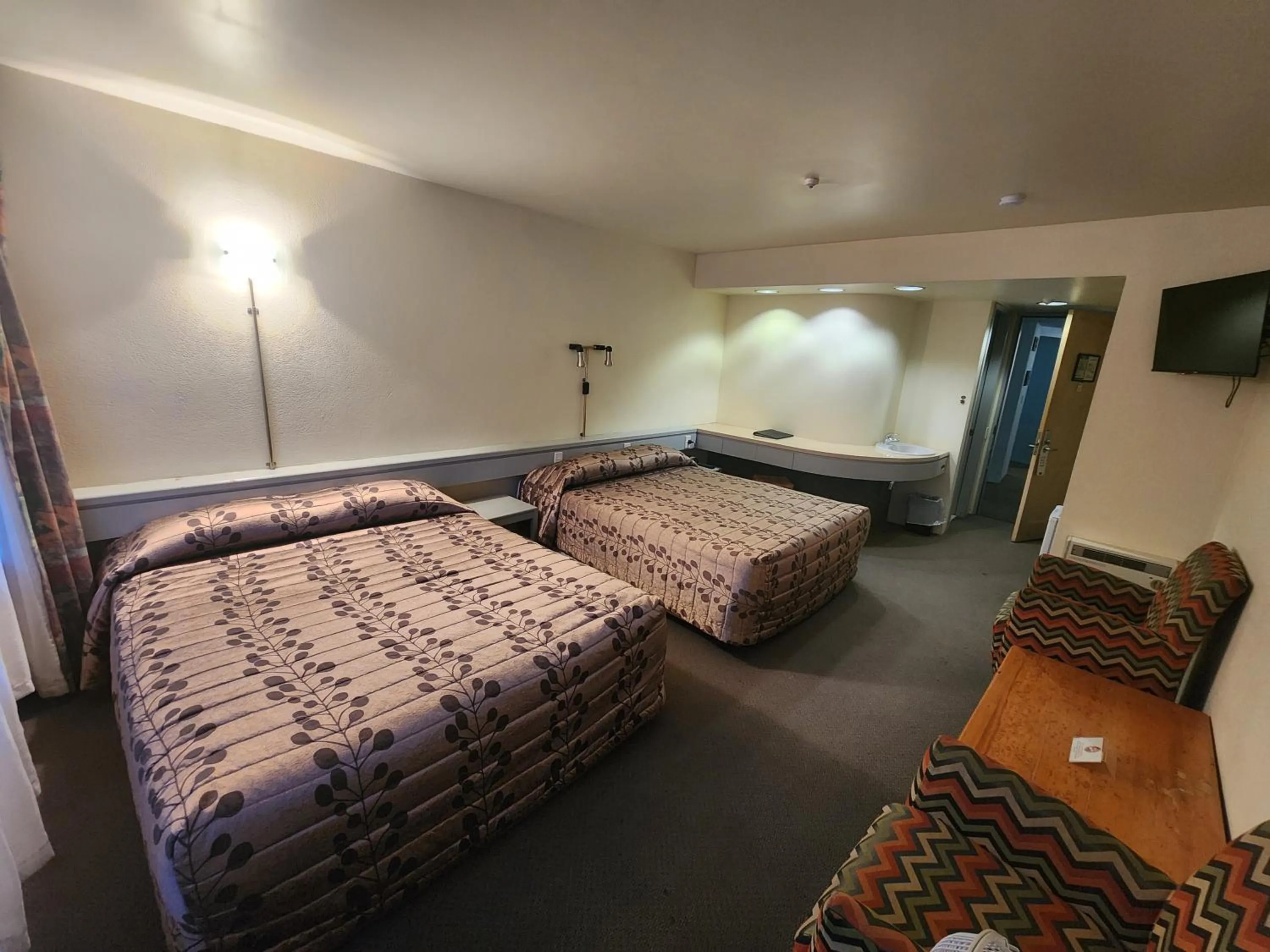 Bed in The Angus Hotel