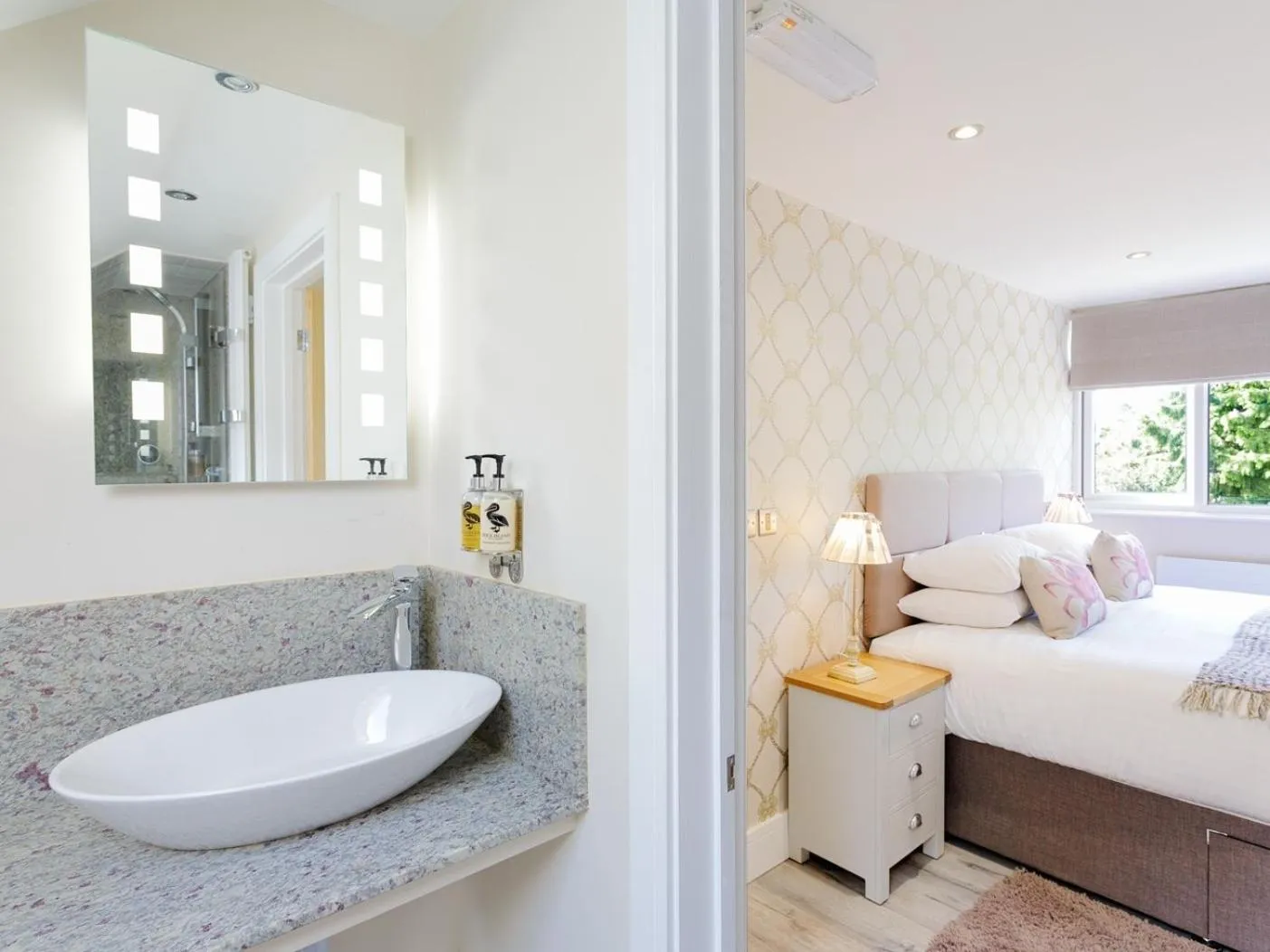 Bathroom, Bed in The Orange Tree Thornham