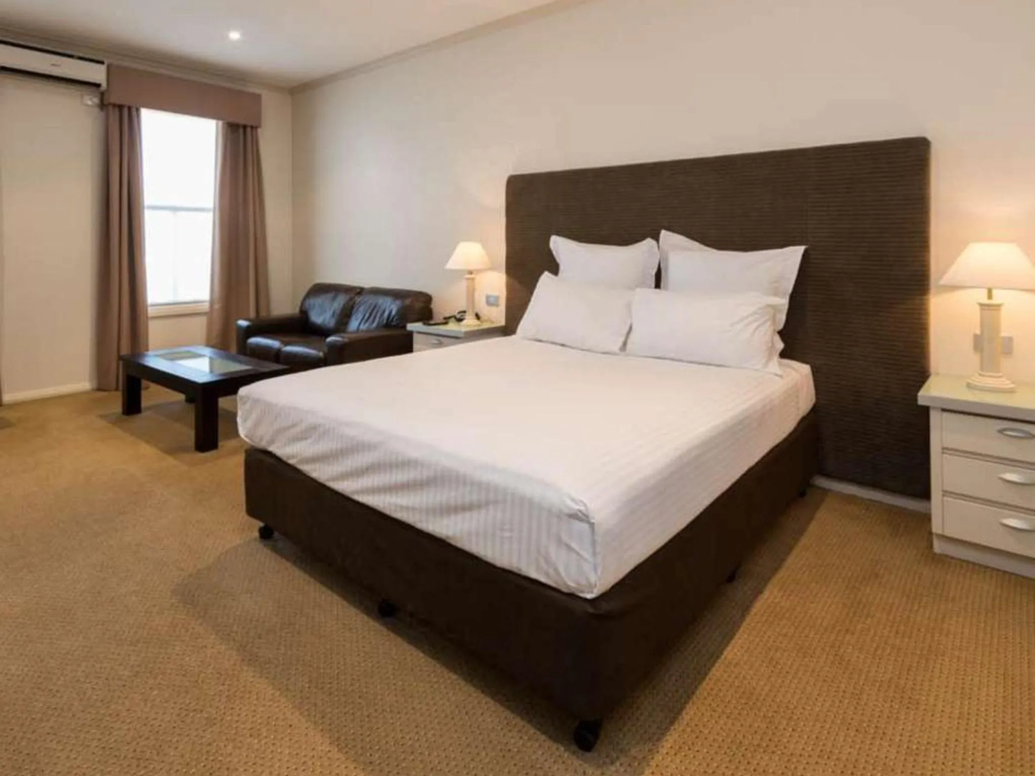 Photo of the whole room in Beau Monde International