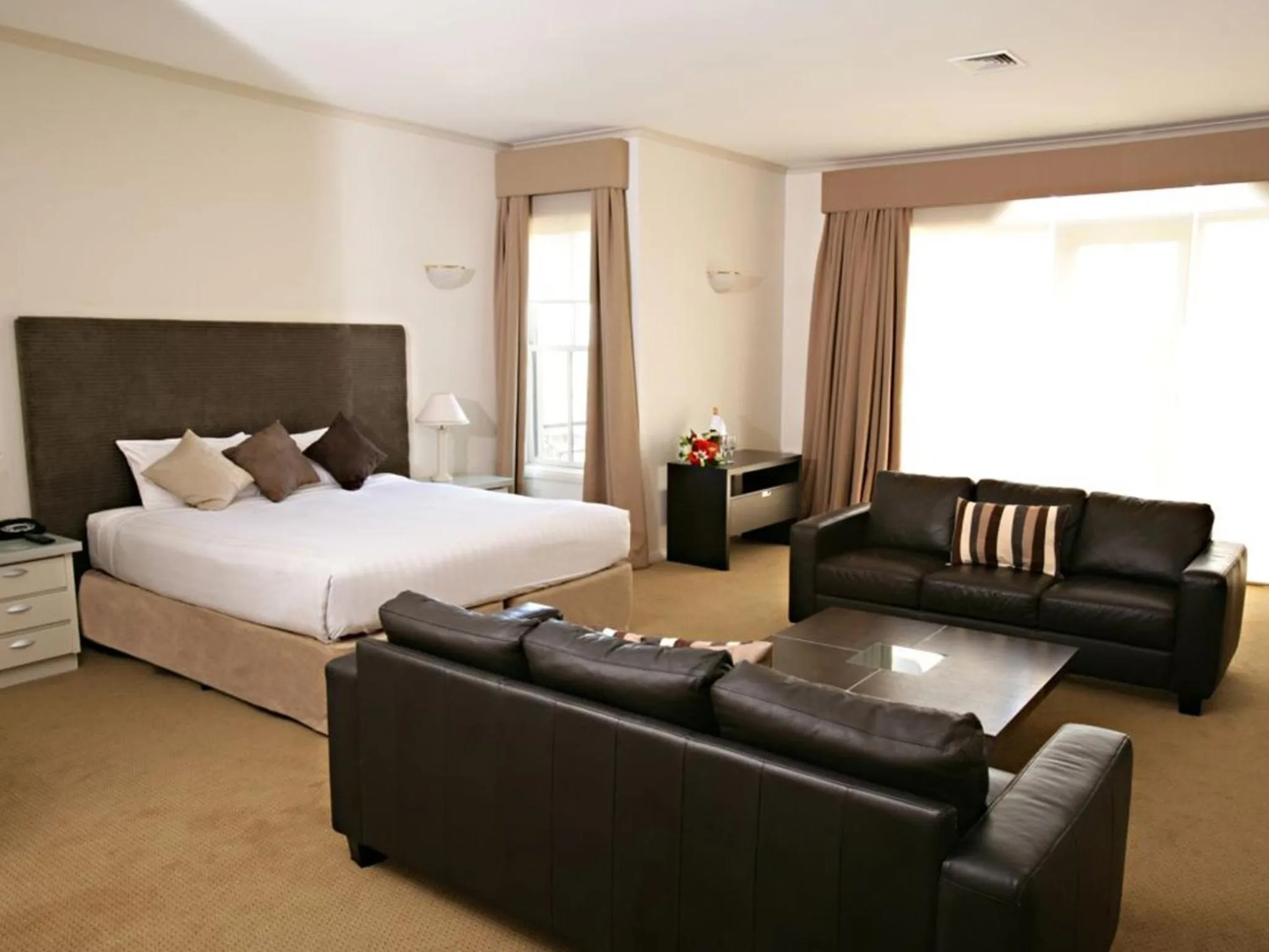 Photo of the whole room in Beau Monde International