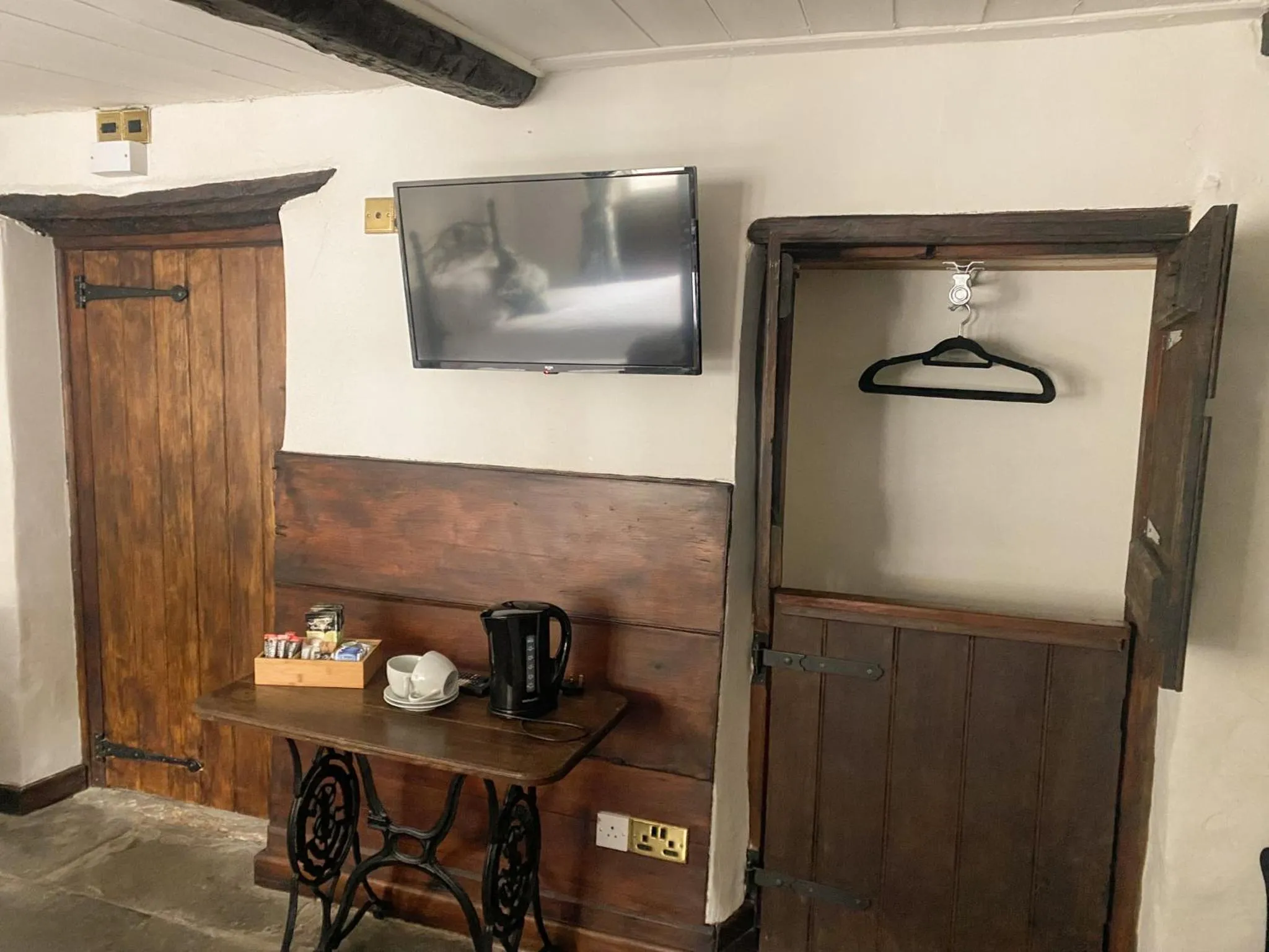 Bedroom in The New Inn