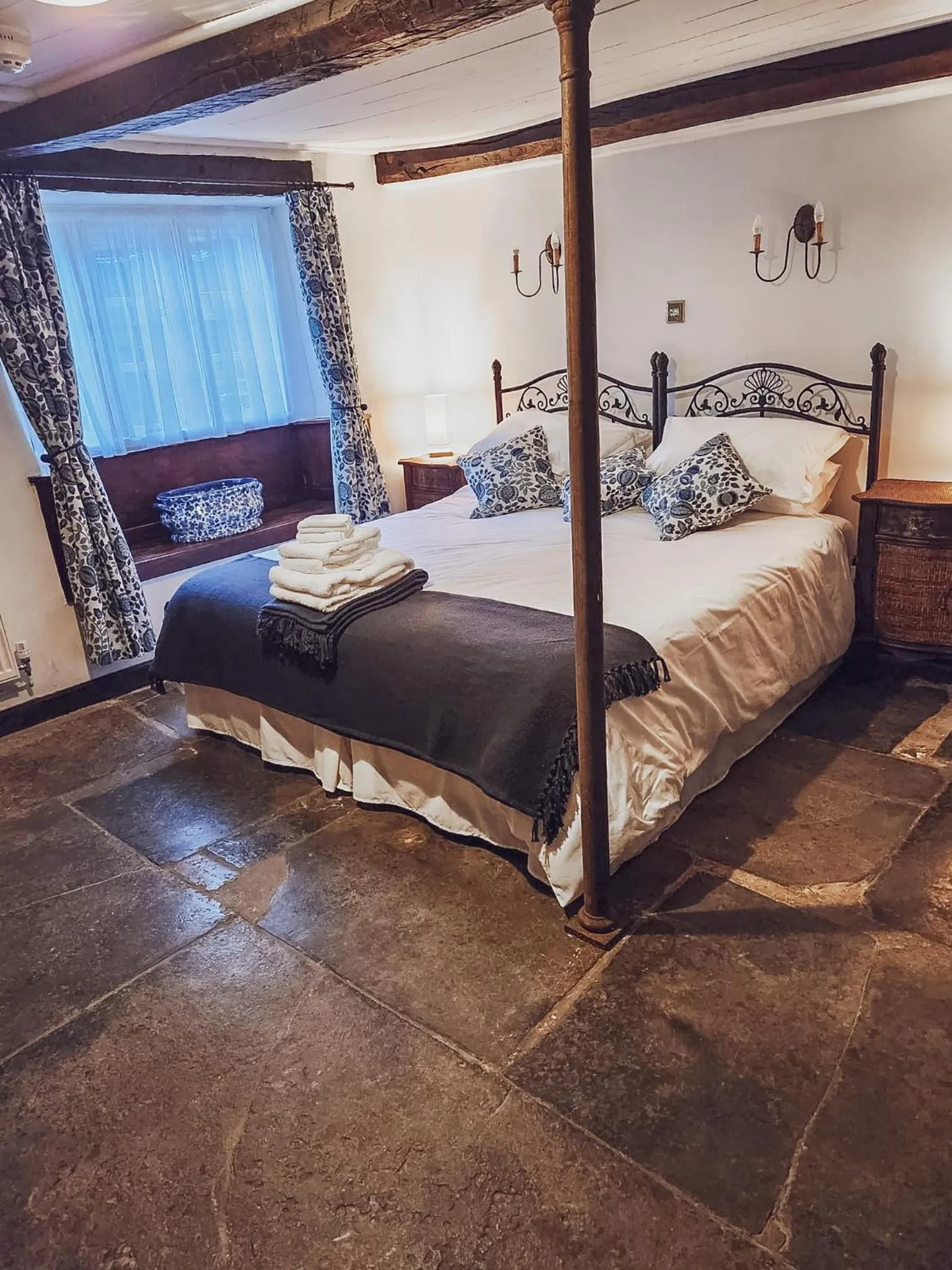 Bedroom, Bed in The New Inn