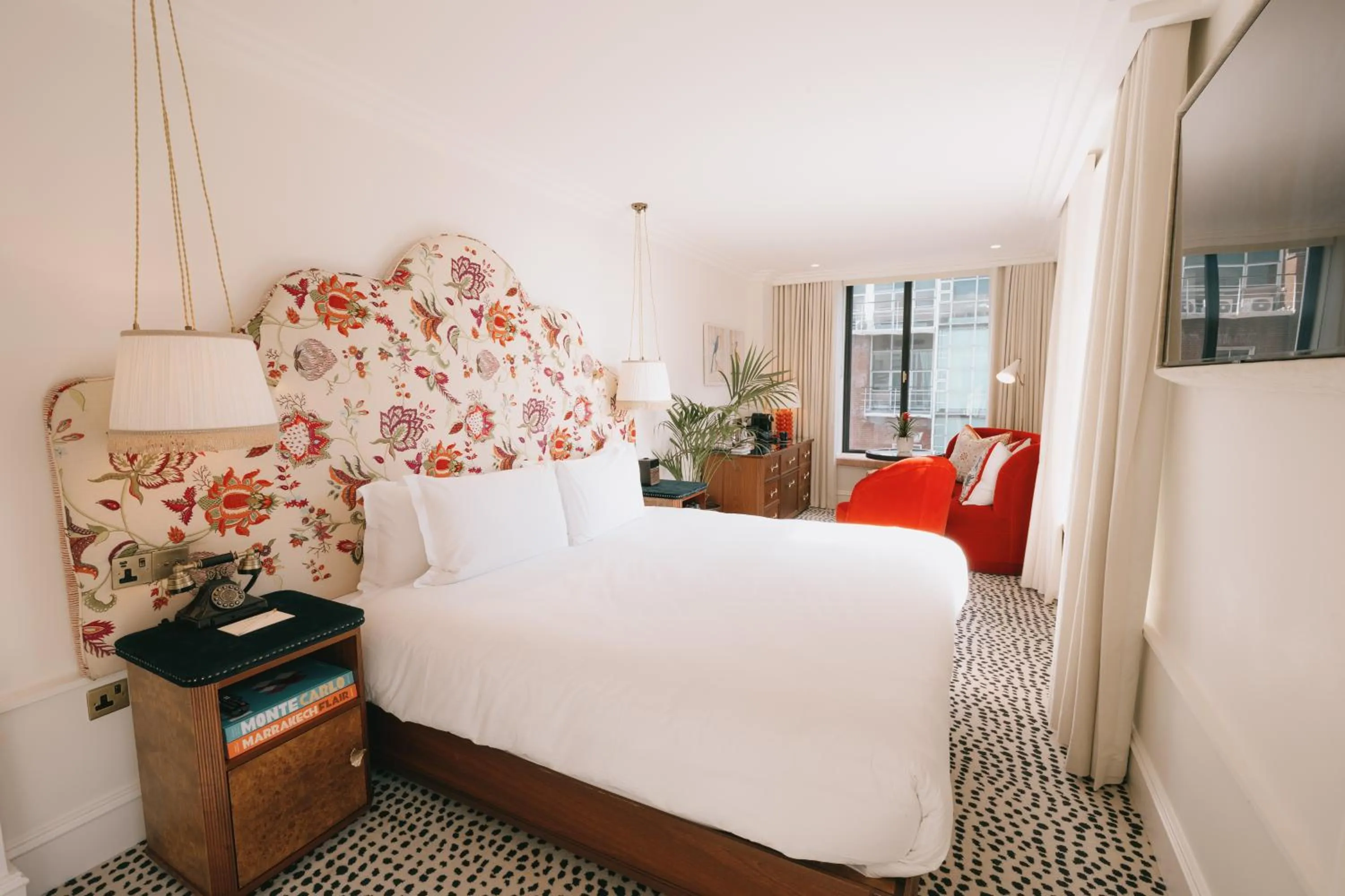 Seating area, Bed in The Leinster