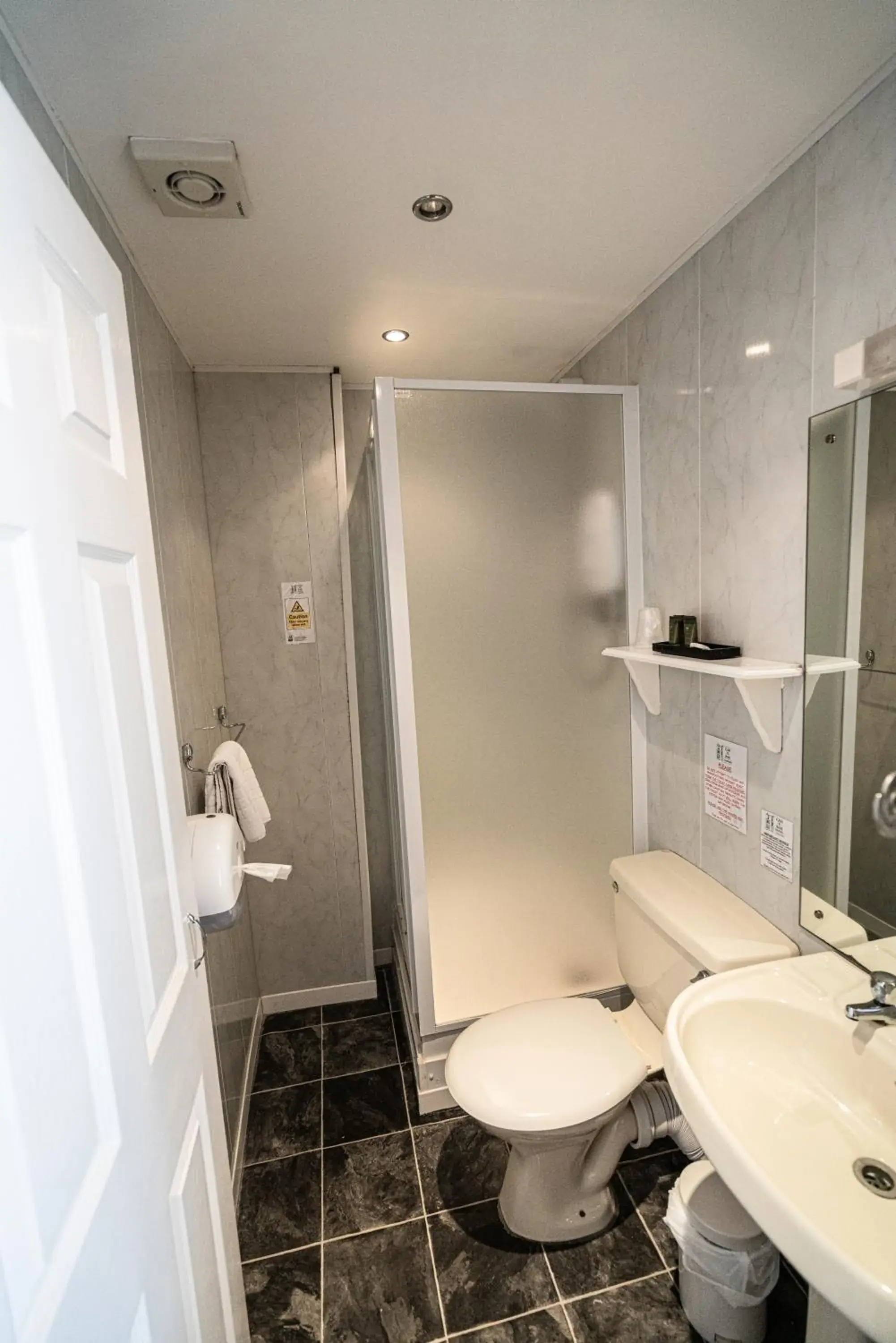 Standard Twin Room in Can-Y-Bae Hotel Standard Twin Room in Can-Y-Bae Hotel