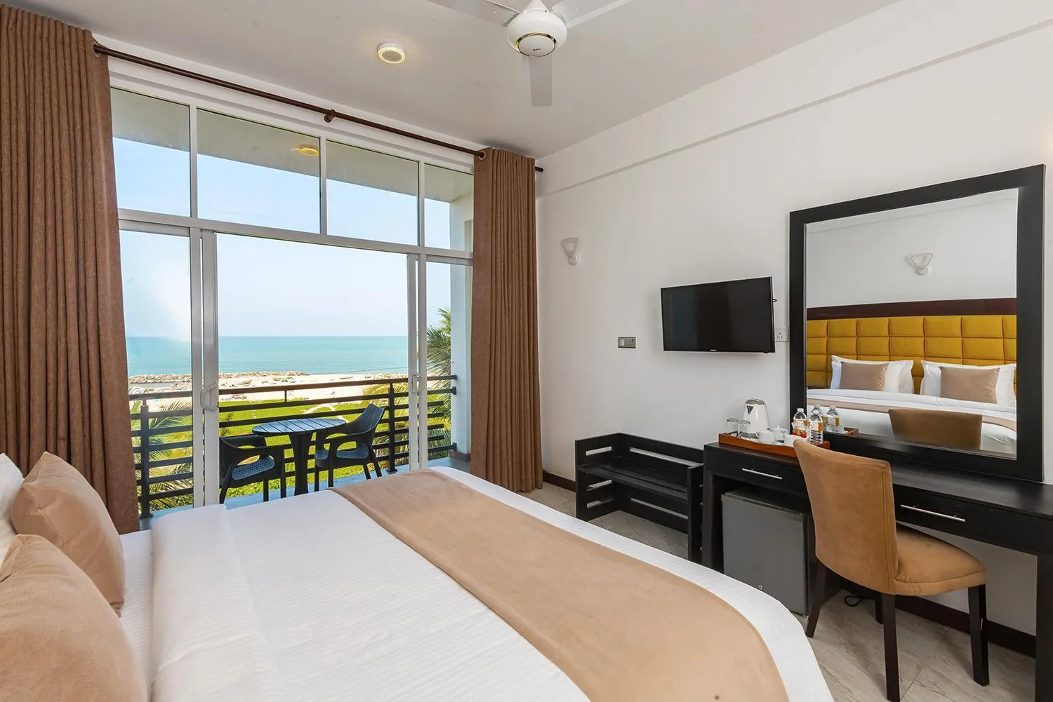 Photo of the whole room in Beverly Beach Negombo