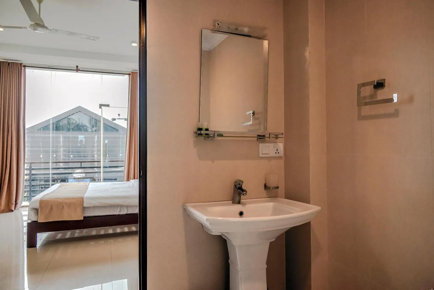 Bed in Beverly Beach Negombo