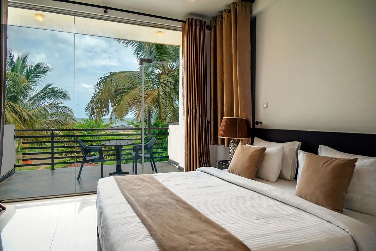 Bed in Beverly Beach Negombo