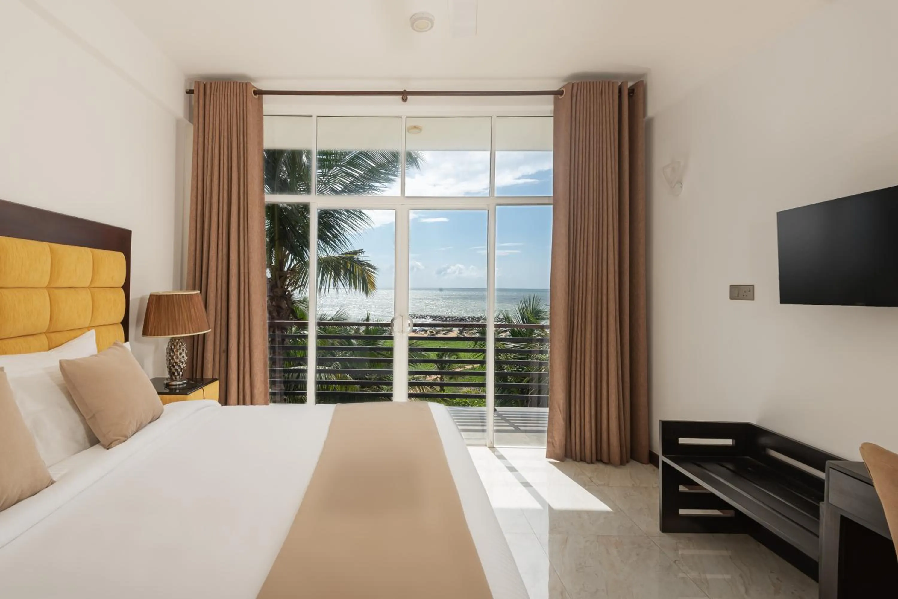 Bed in Beverly Beach Negombo