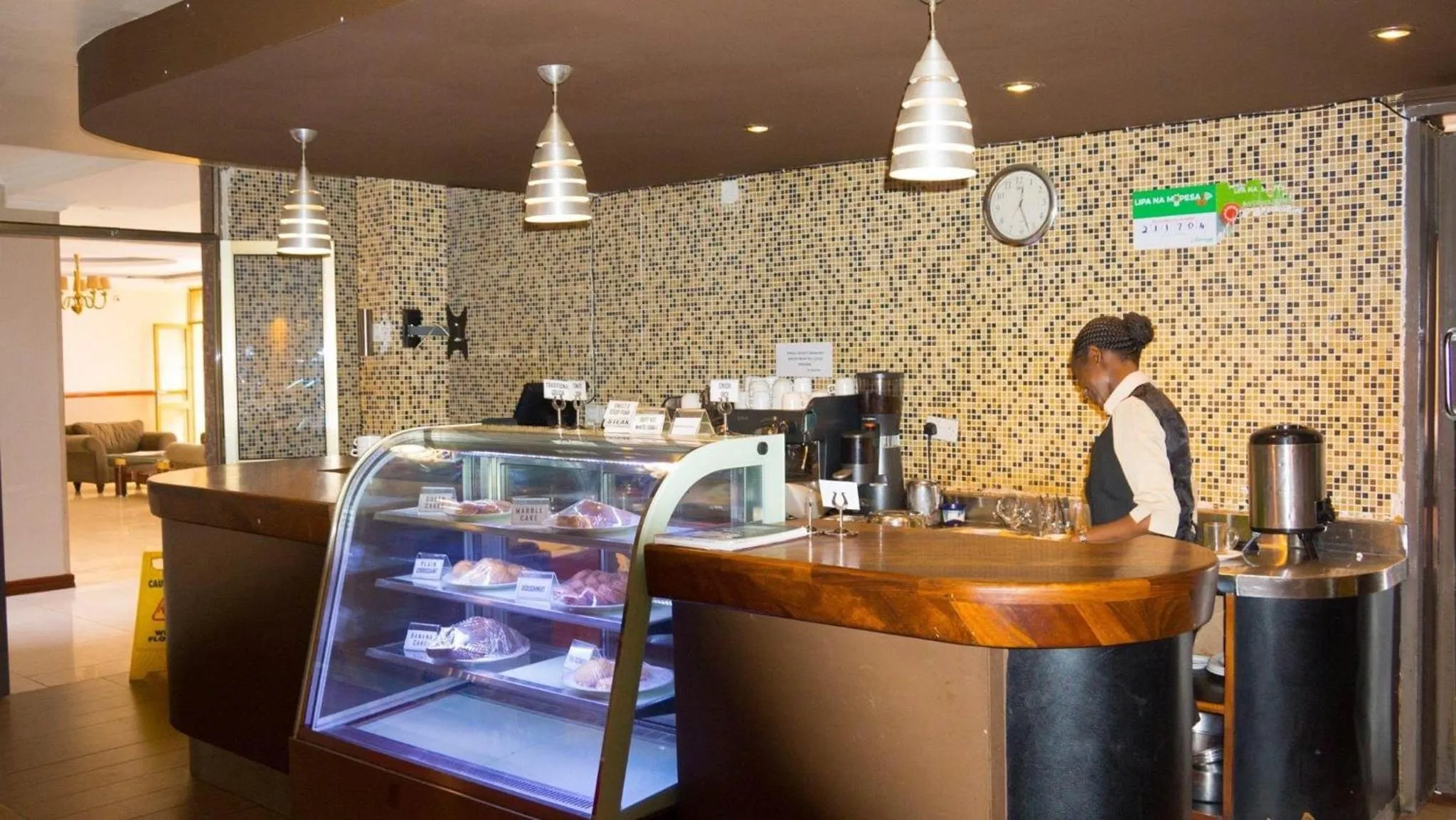 Restaurant/places to eat in VICTORIA COMFORT INN