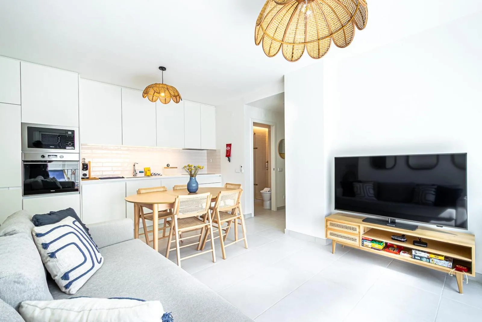 Communal lounge/ TV room in BeGuest Only Good Vibes - Cabanas