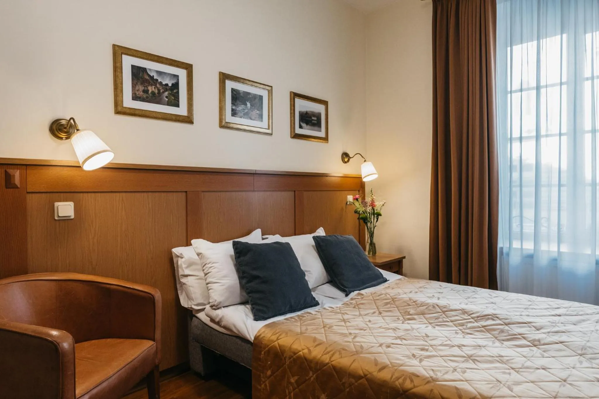 Bed in CATHEDRAL Old Town Suites