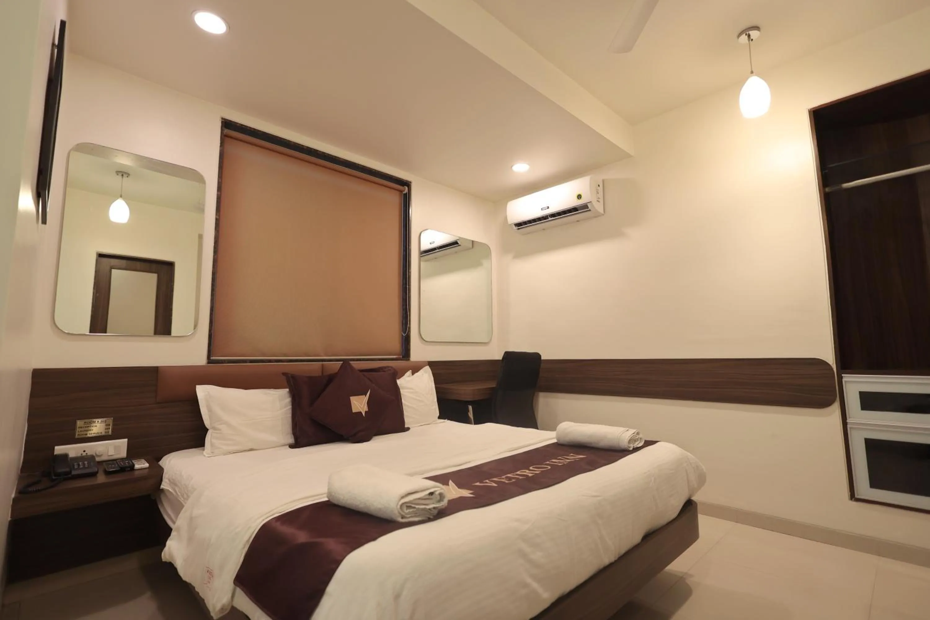 Bedroom, Bed in Hotel Vetro Inn