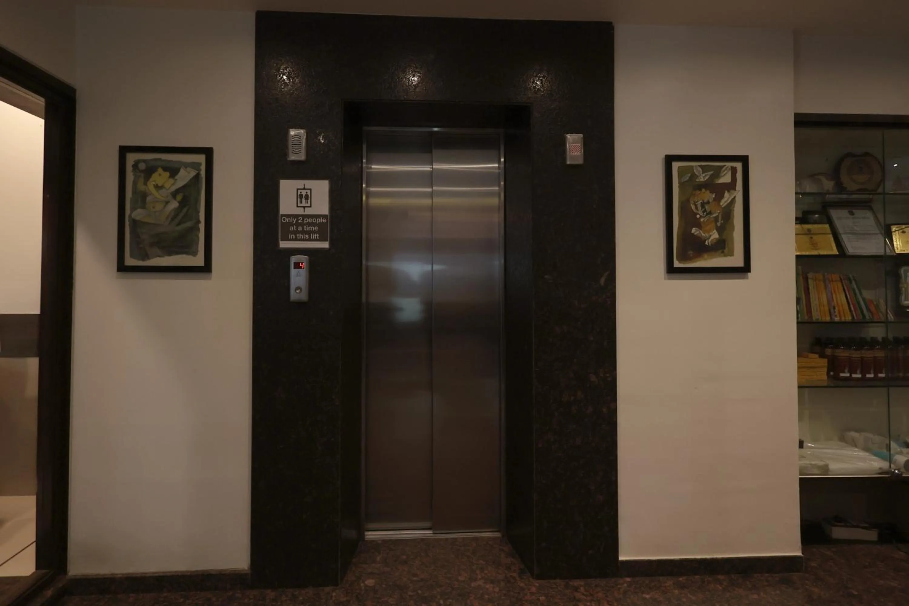 elevator in Hotel Vetro Inn