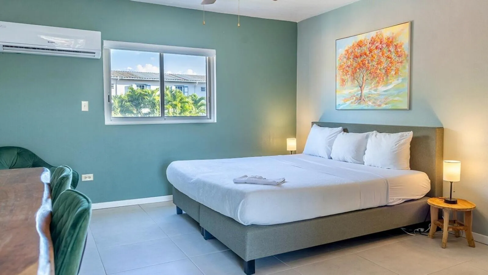 Bedroom, Bed in Talk of the Town Inn & Suites - St Eustatius