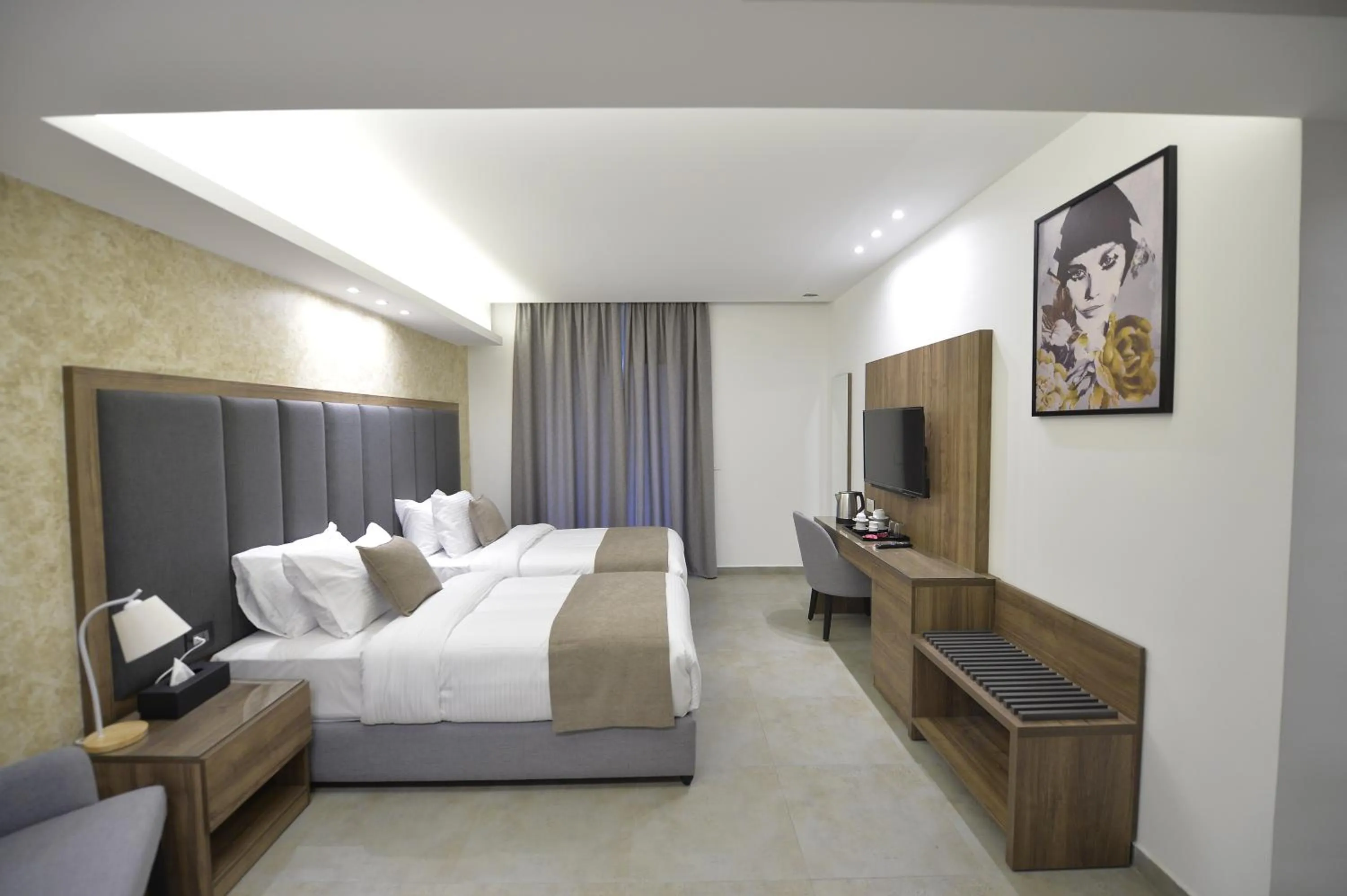 Communal lounge/ TV room, Bed in Zett hotel