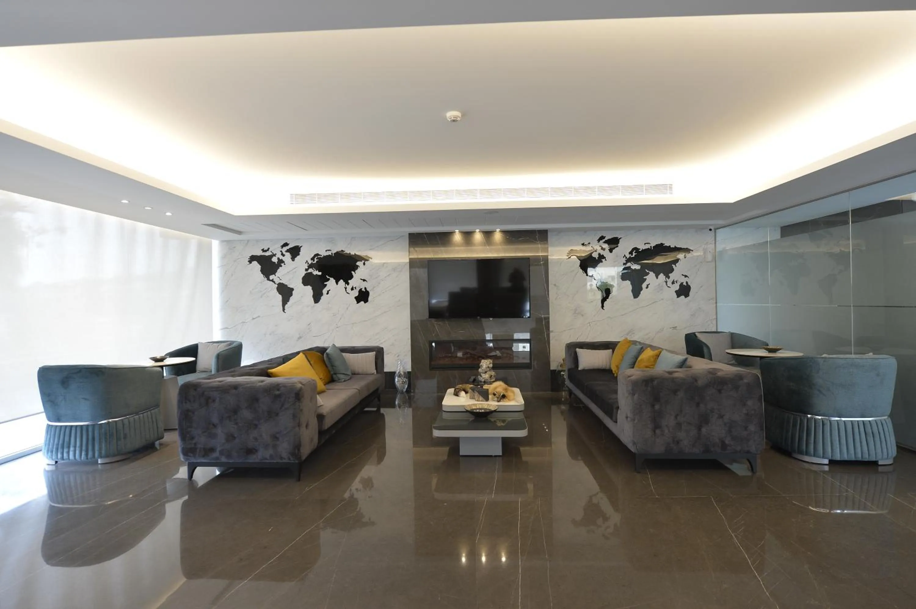 Communal lounge/ TV room in Zett hotel