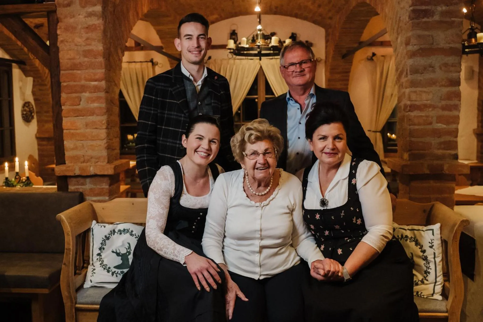 People in Weinrefugium Brolli