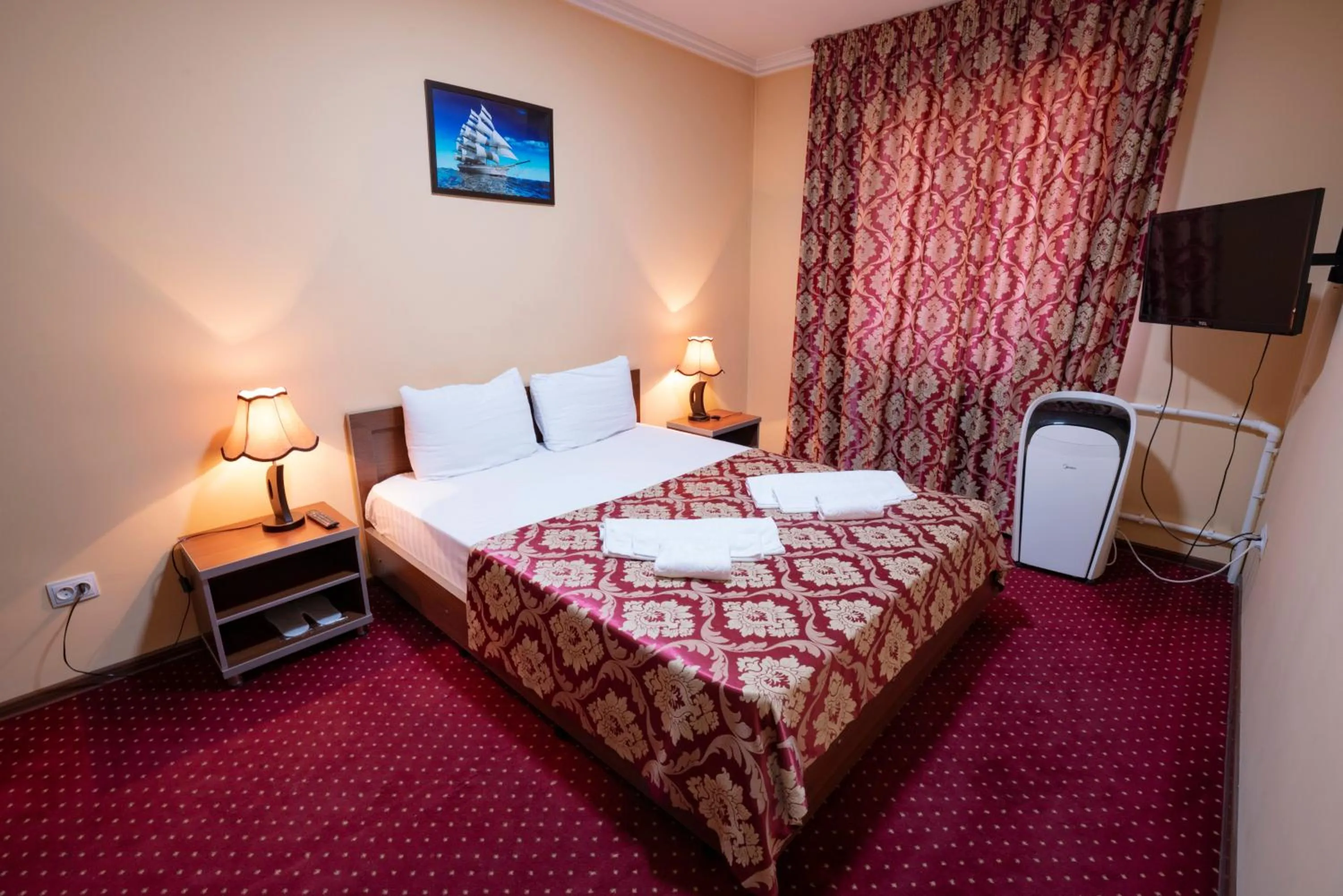 Photo of the whole room, Bed in Rohat Hotel Chilonzor