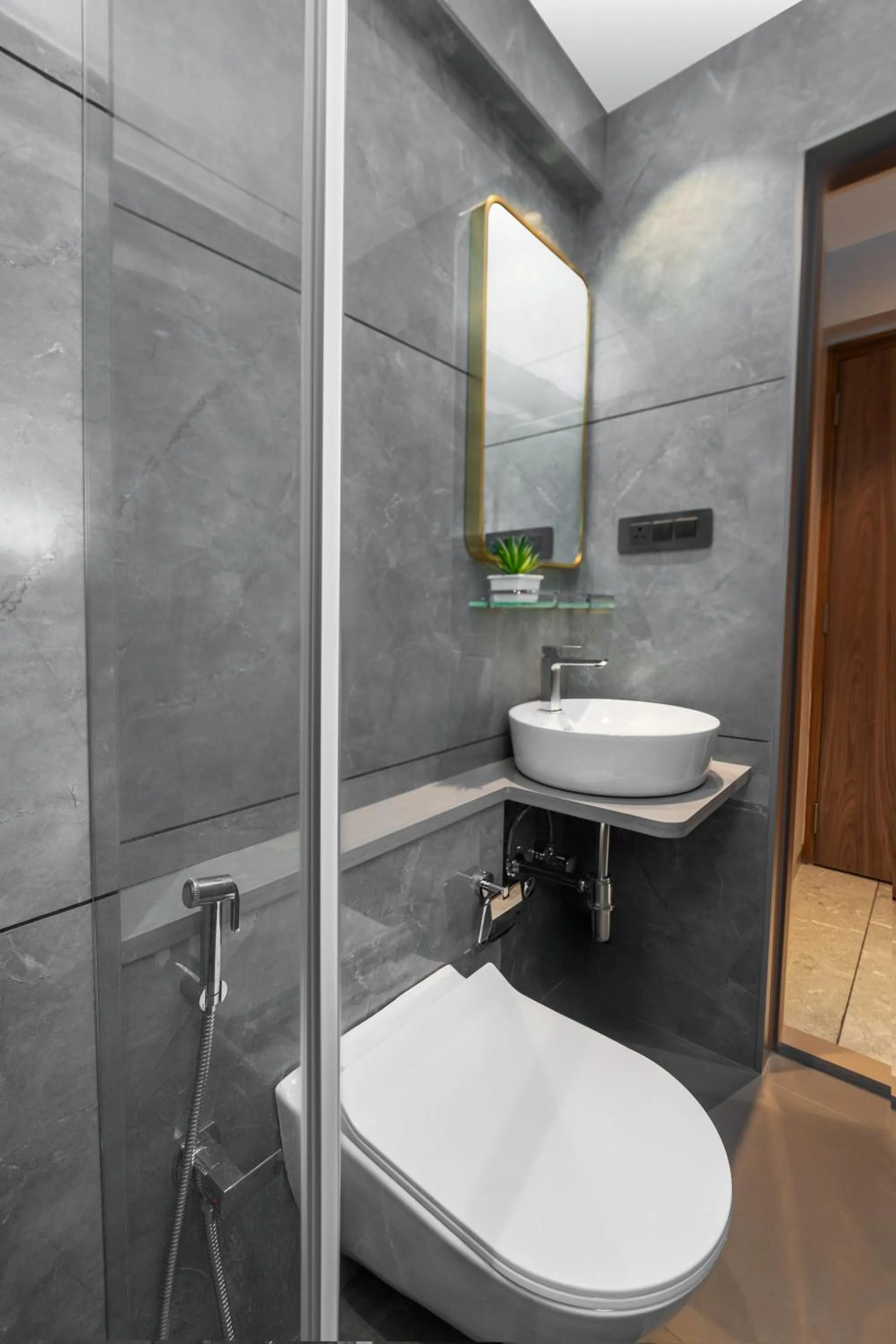 Shower in Ajanta Continental-Mumbai Airport