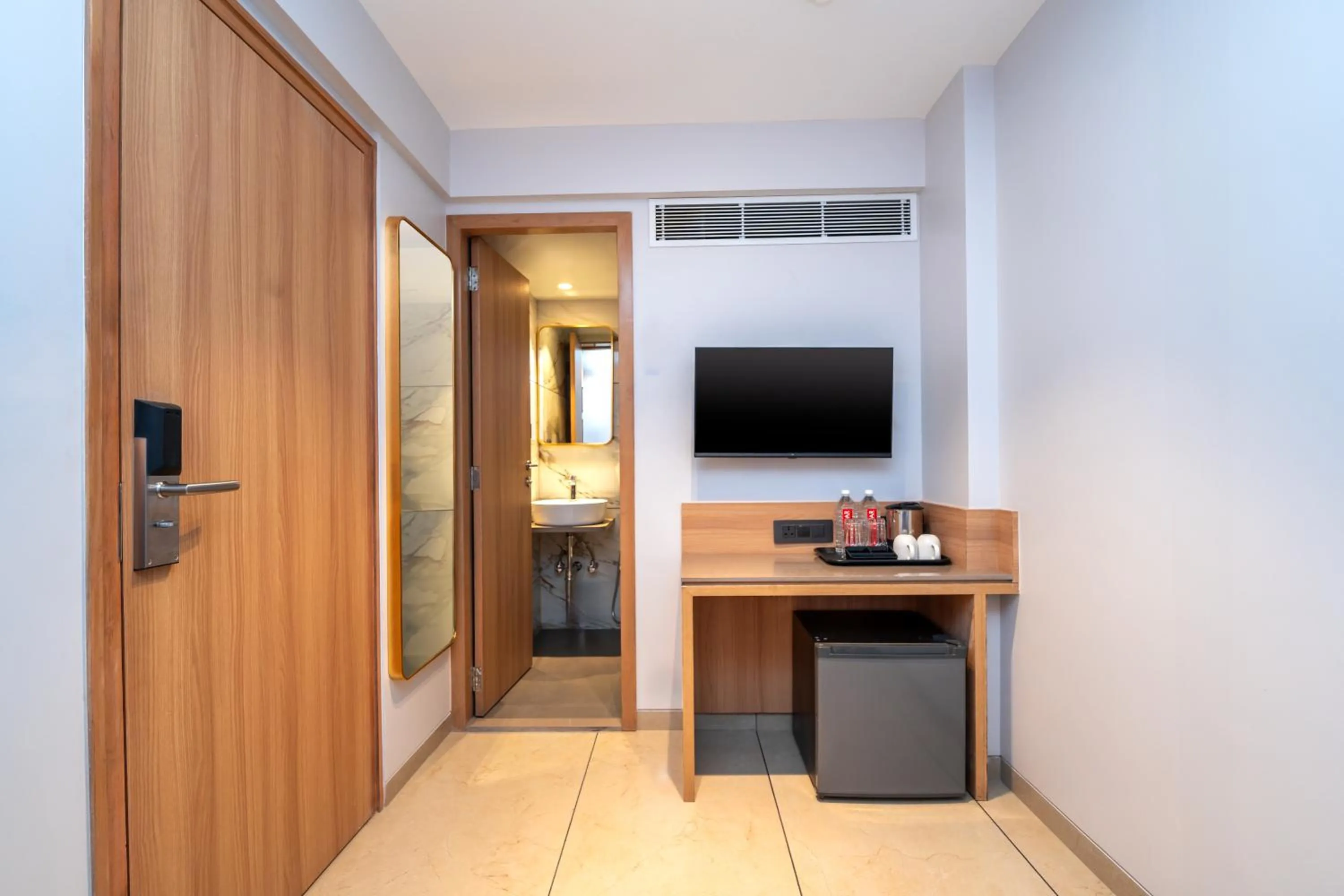 hair dresser in Ajanta Continental-Mumbai Airport