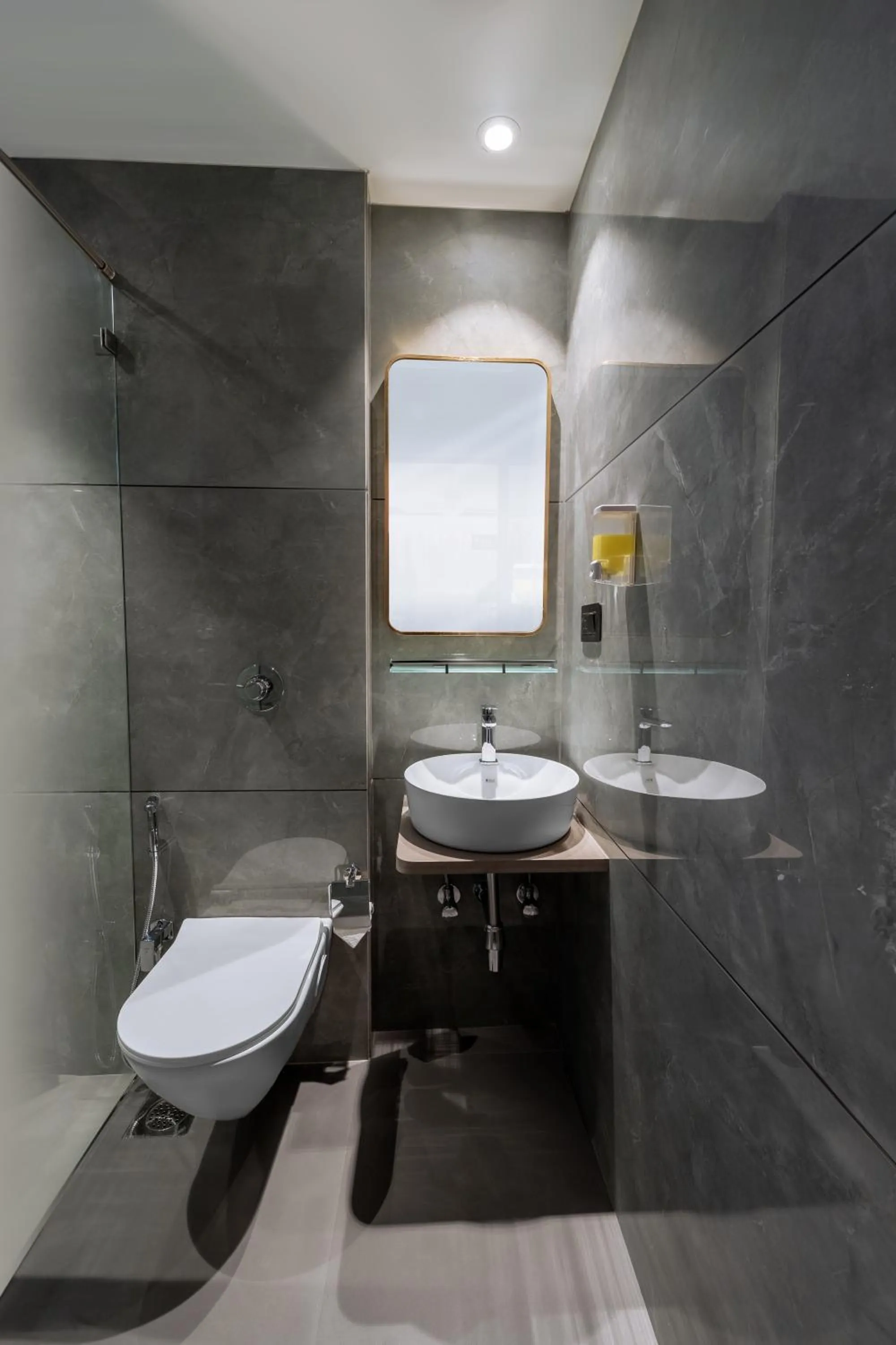 Shower in Ajanta Continental-Mumbai Airport