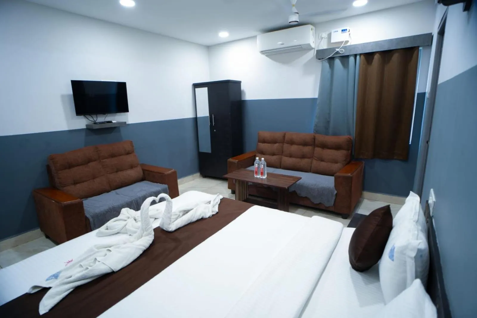 Bed in HOTEL RAAJ GRAND