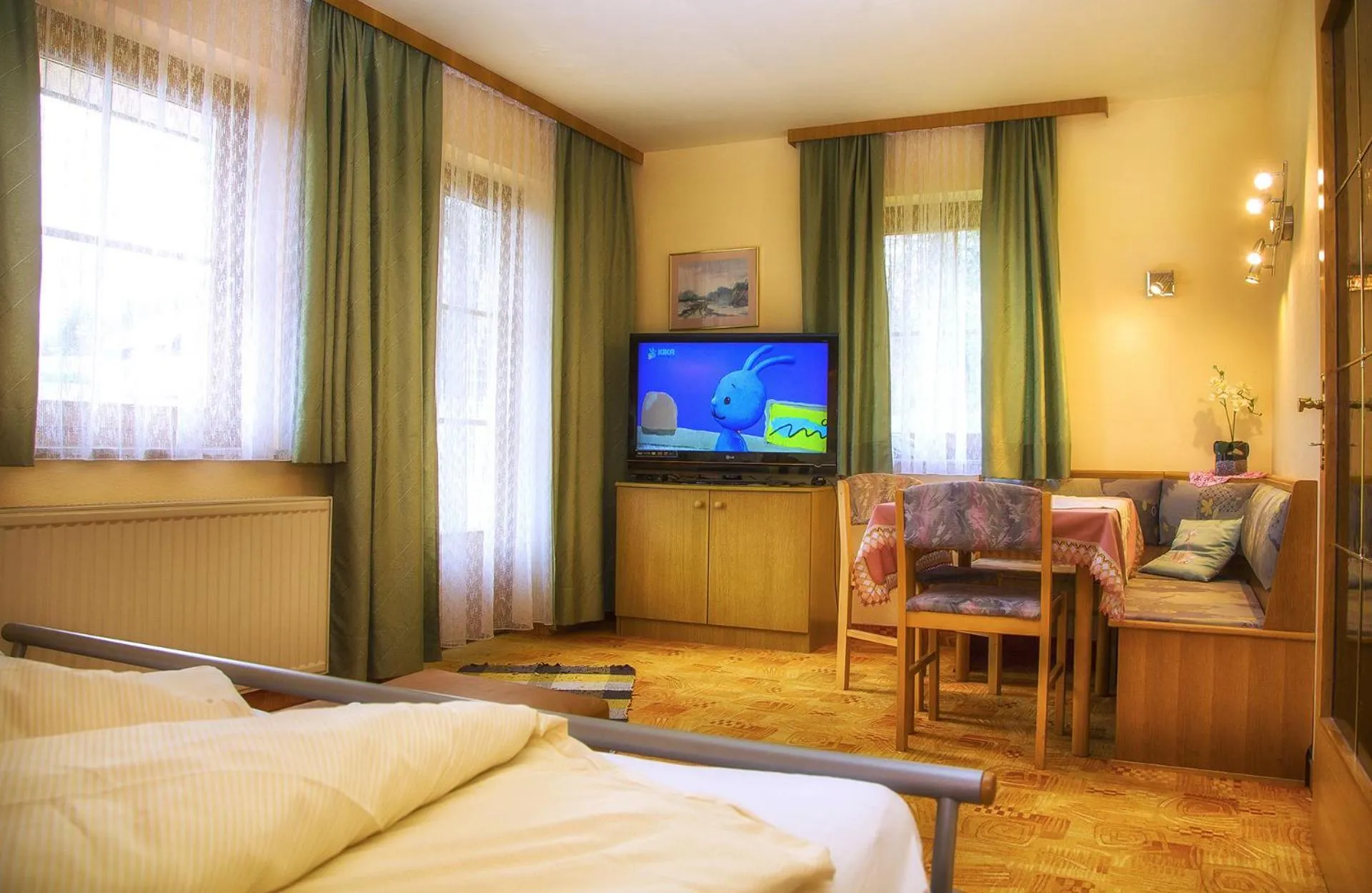 Dining area in Gästehaus Götz