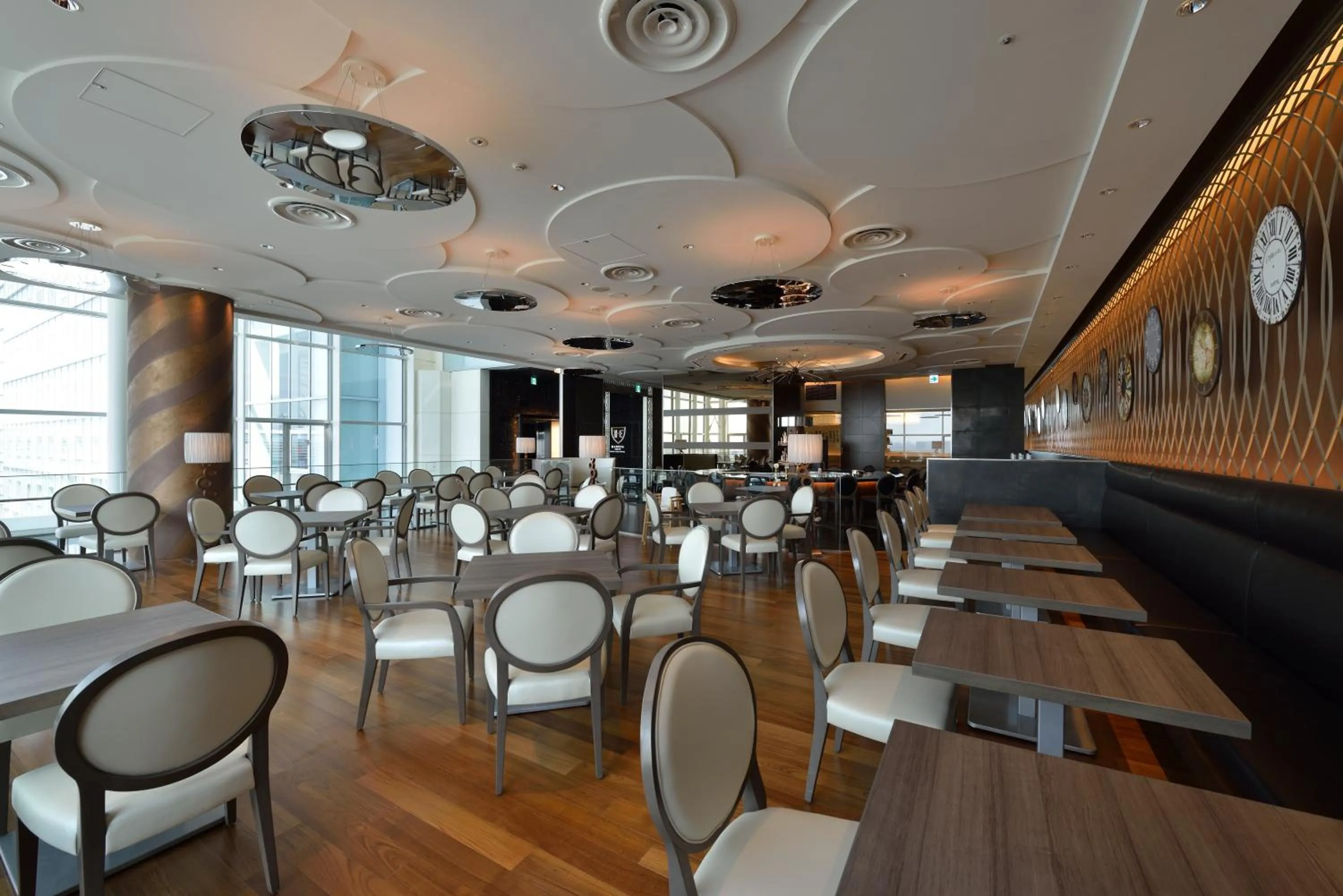 Restaurant/places to eat in The Royal Park Hotel Tokyo Haneda Airport Terminal 3