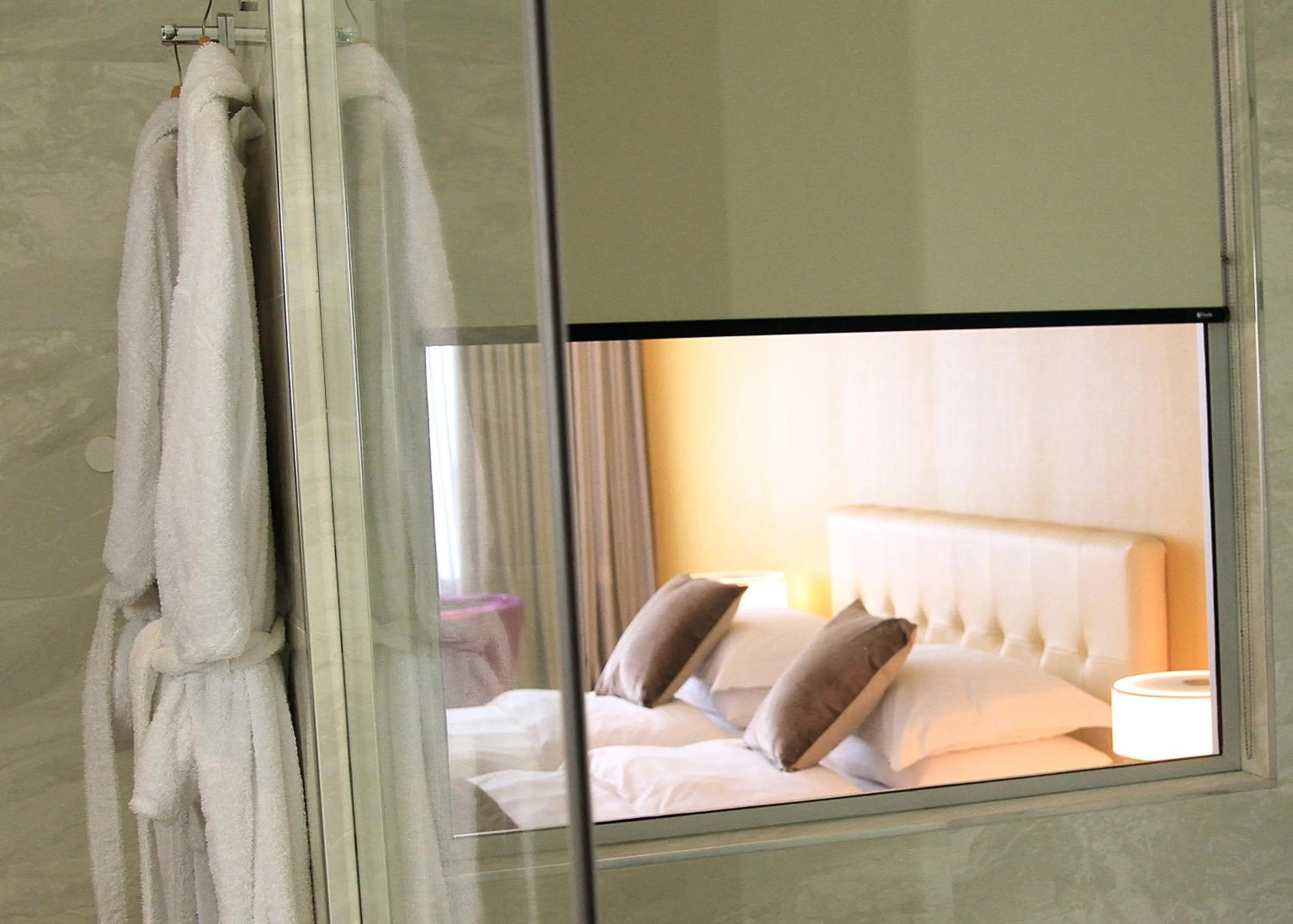 Bathroom, Bed in Best Western Premier Ark Hotel