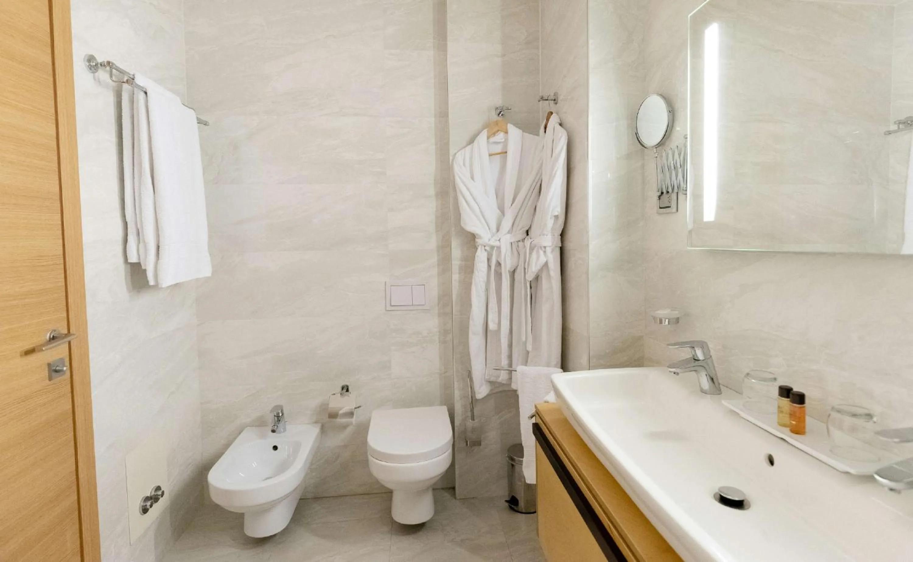 Bathroom in Best Western Premier Ark Hotel