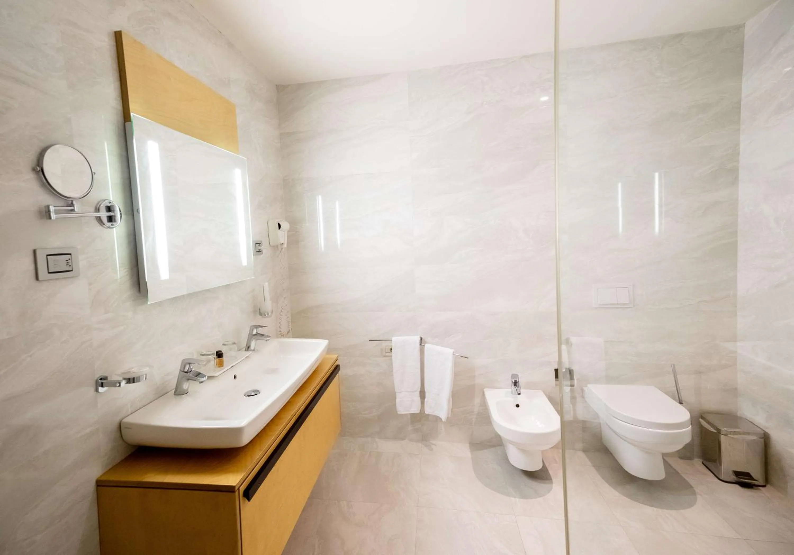 Bathroom in Best Western Premier Ark Hotel