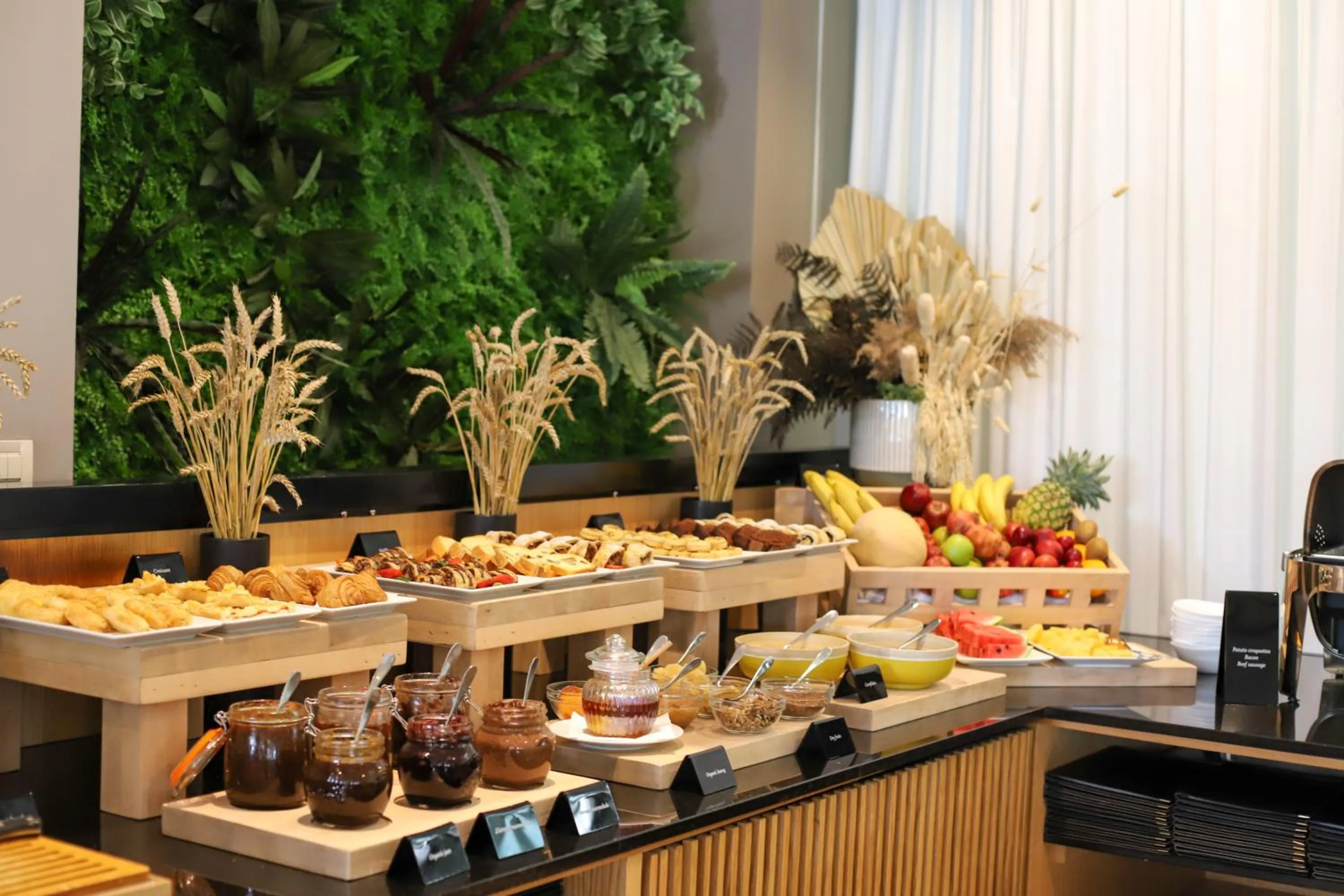 Breakfast in Best Western Premier Ark Hotel