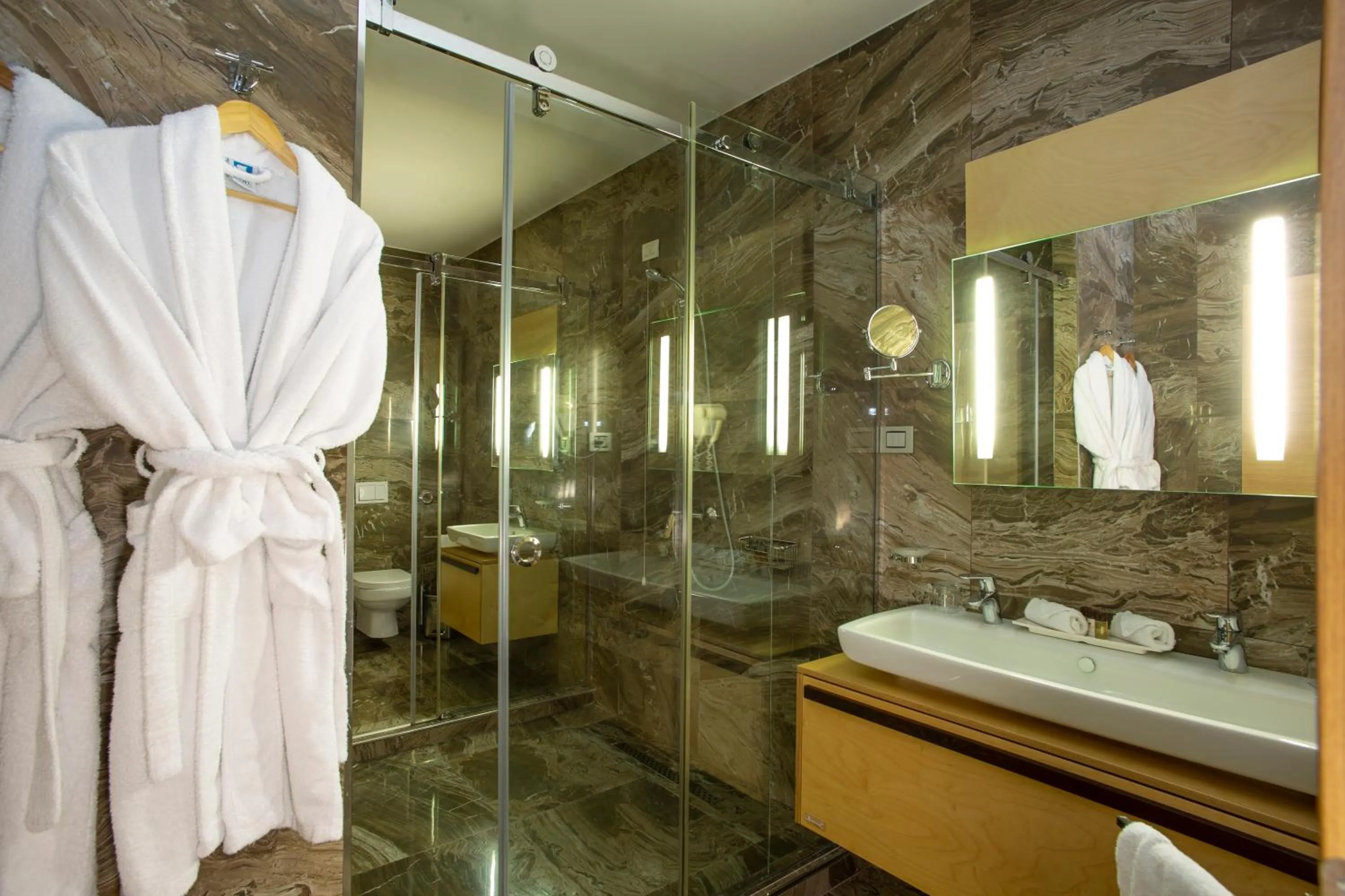 Bathroom in Best Western Premier Ark Hotel