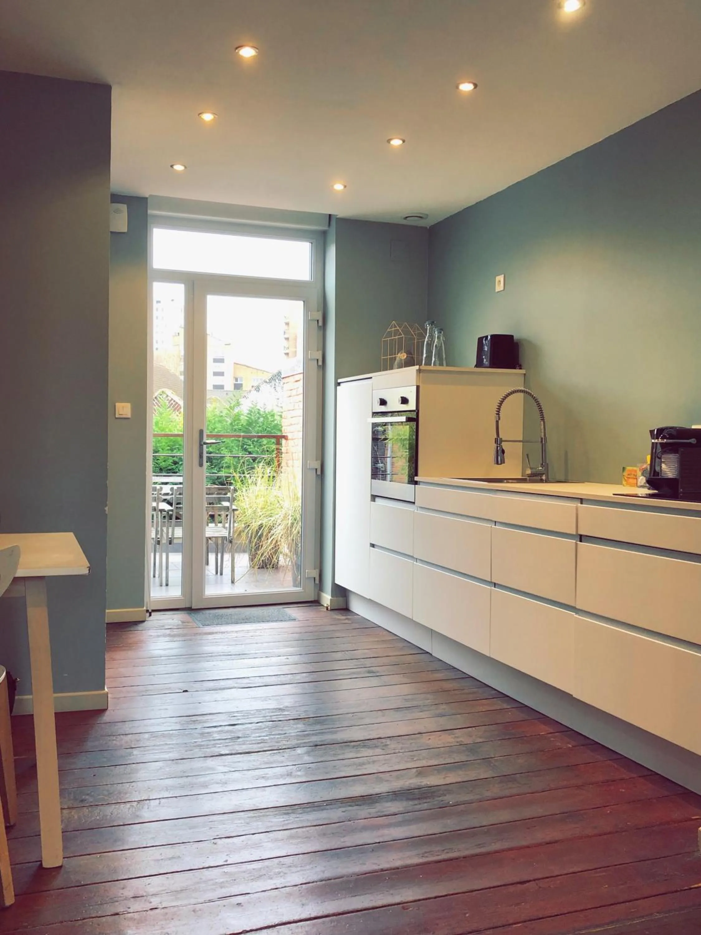 Kitchen or kitchenette in Nuit en Ville Lille La Madeleine