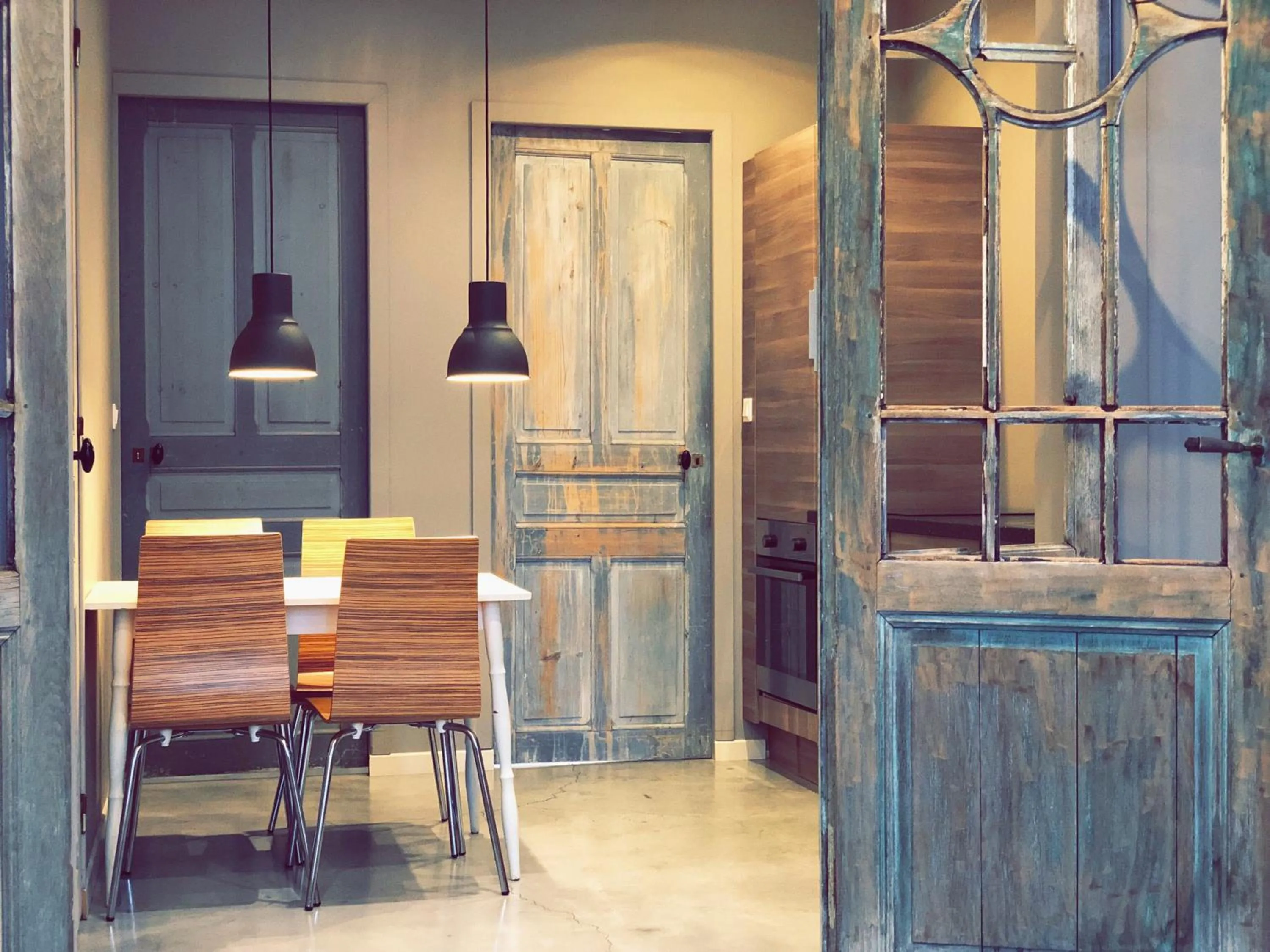 Dining area in Nuit en Ville Lille La Madeleine