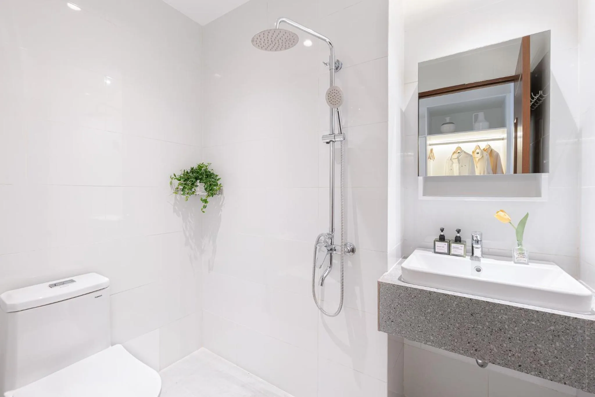 Shower in Express by M Village Điện Biên Phủ Q3