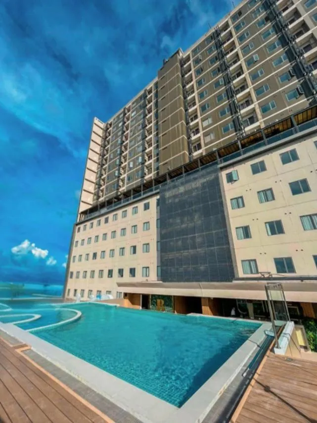 Swimming pool in Uma Hotel and Residences