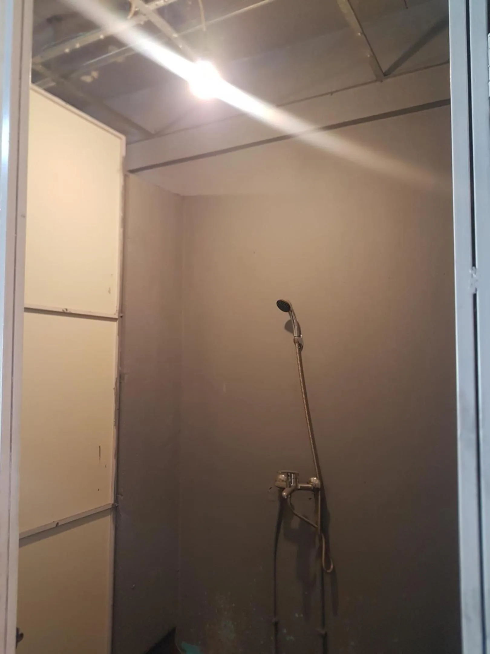 Shower in Rubikz Hostel & Cafe