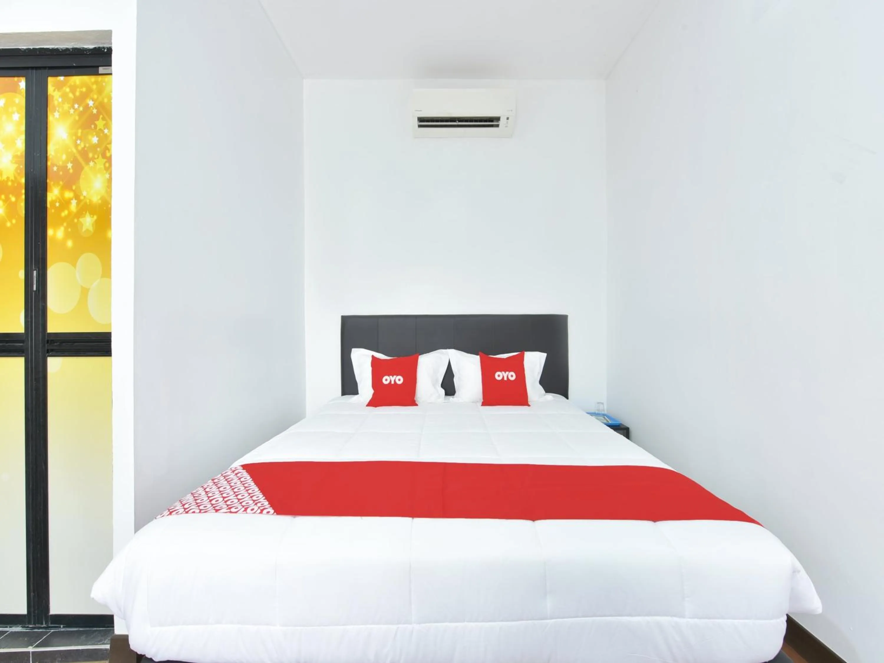 Bedroom, Bed in Hotel O Madeena Inn