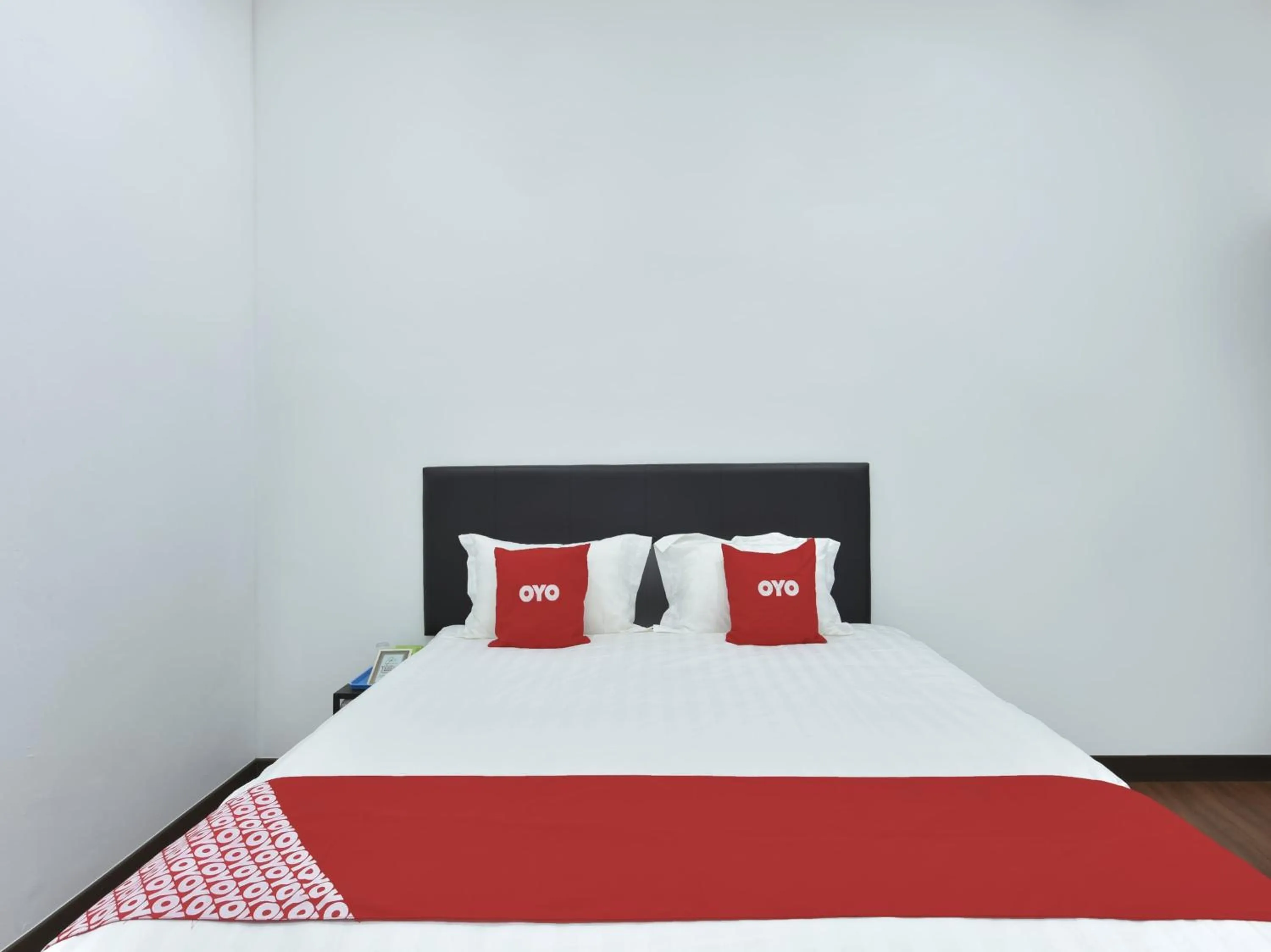 Bedroom, Bed in Hotel O Madeena Inn