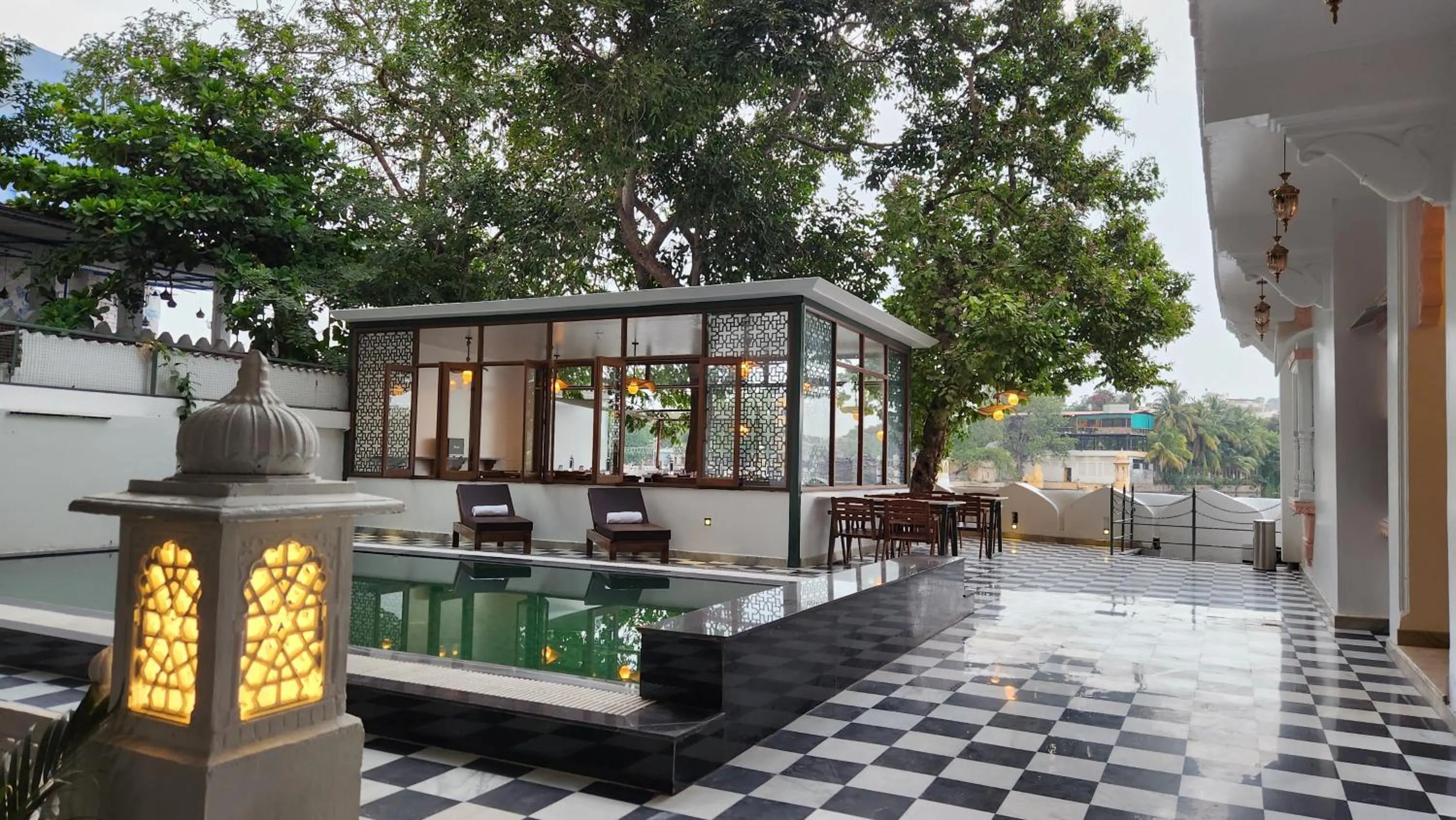 Restaurant/places to eat in The Experience Resort-Lake Facing