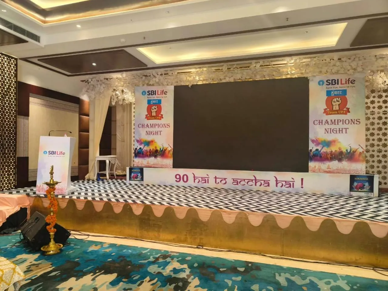 Evening entertainment in Four Leaf Hotel - AKOSHA