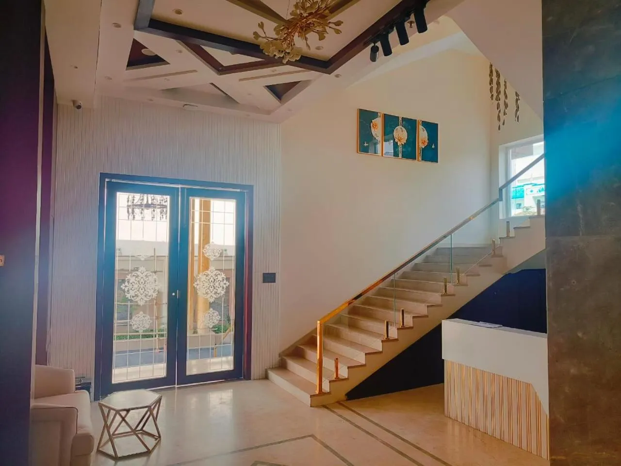 Four Leaf Hotel - AKOSHA